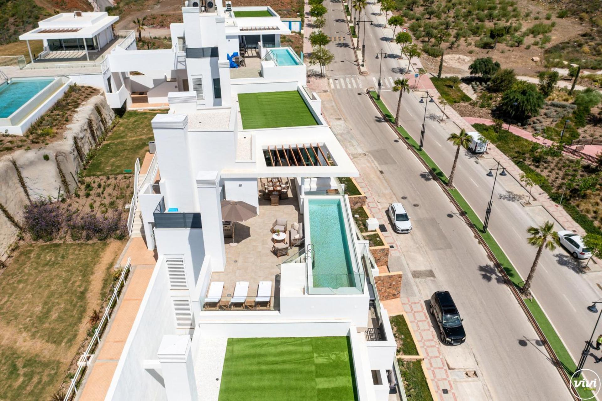 Vivi Homes - Diamond Pool, Gym, Terrace & Sea View Apartment *