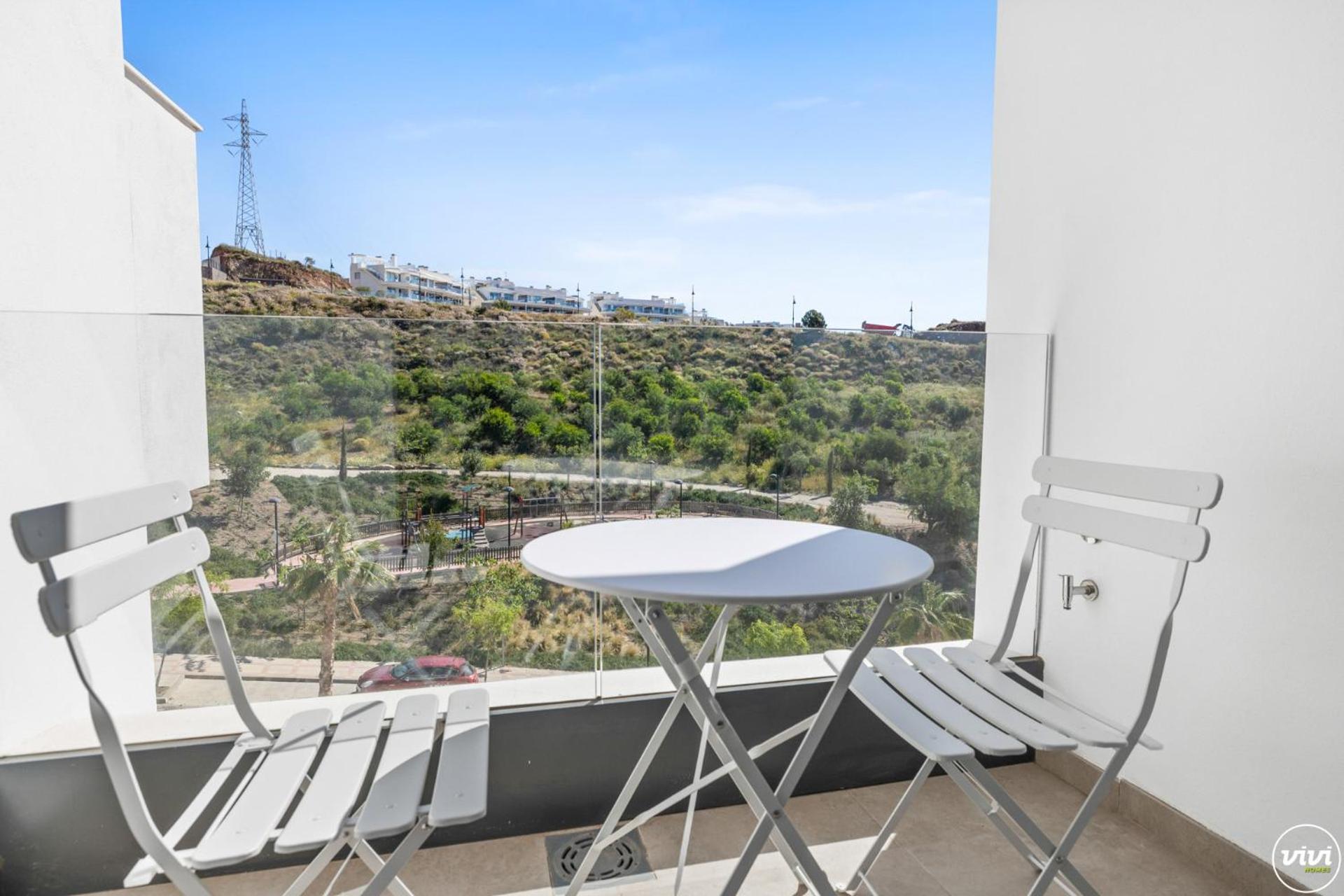 Vivi Homes - Diamond Pool, Gym, Terrace & Sea View Apartment *