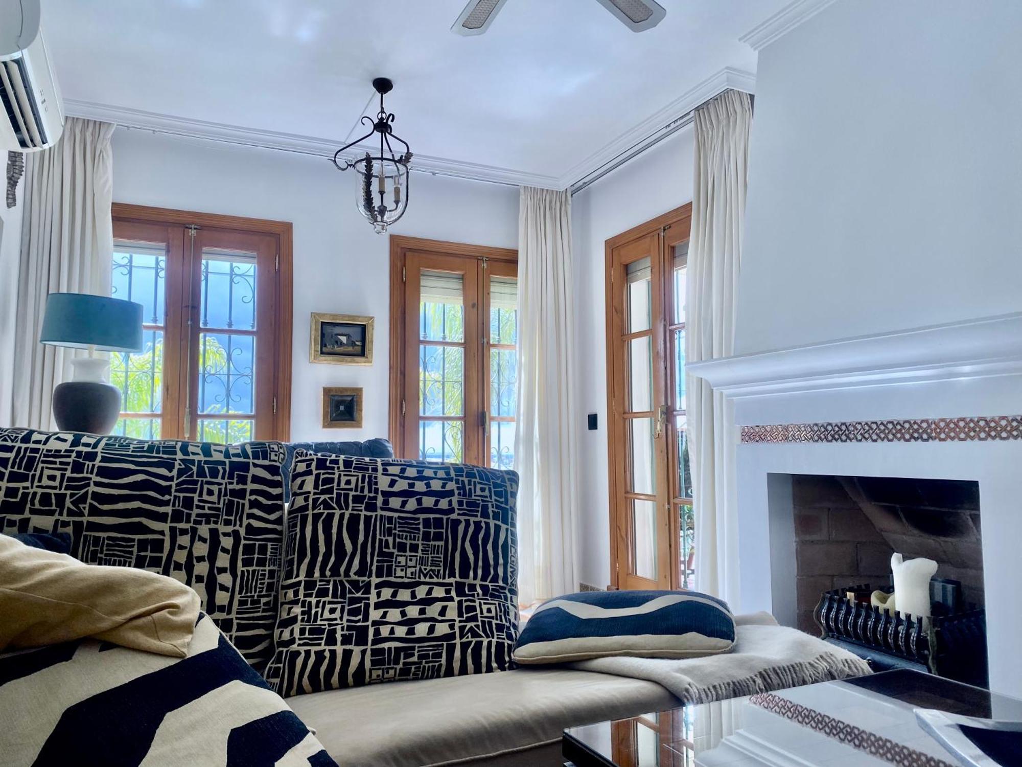 Huoneisto Luxury Puebla Aida With Golf & Sea View