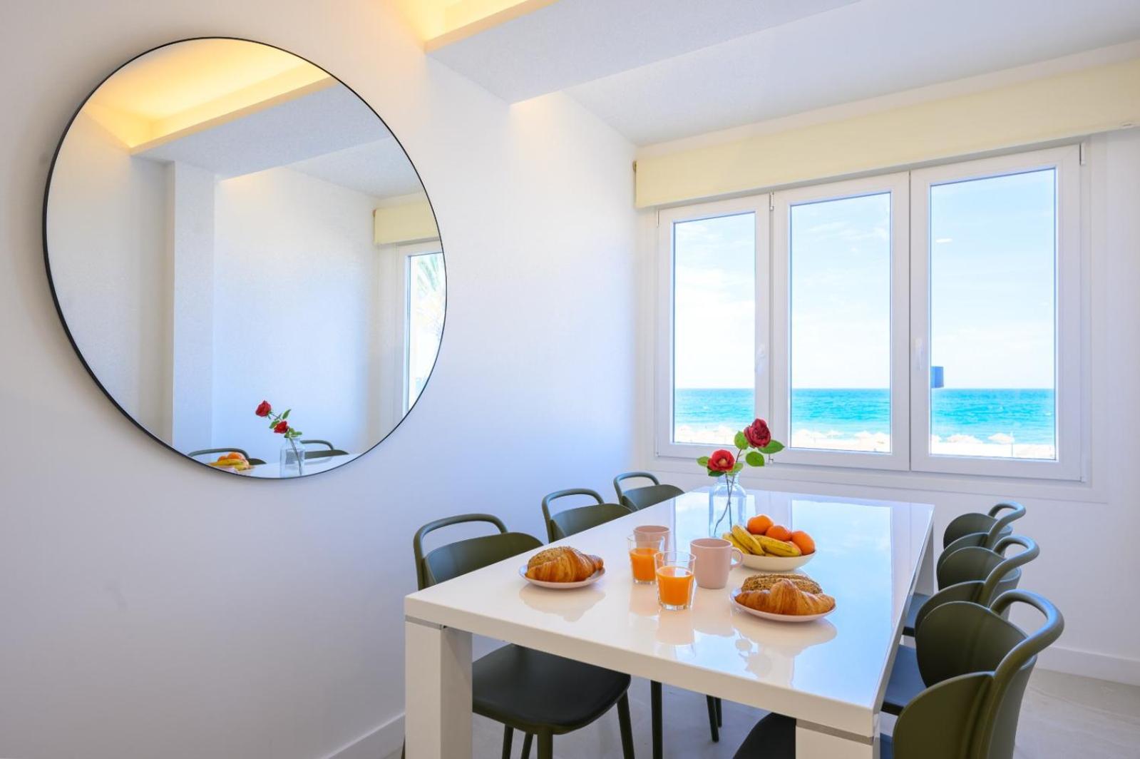 Apartment Luxury Oceanfront 3 Bedrooms & 2 Bath By 10tosea