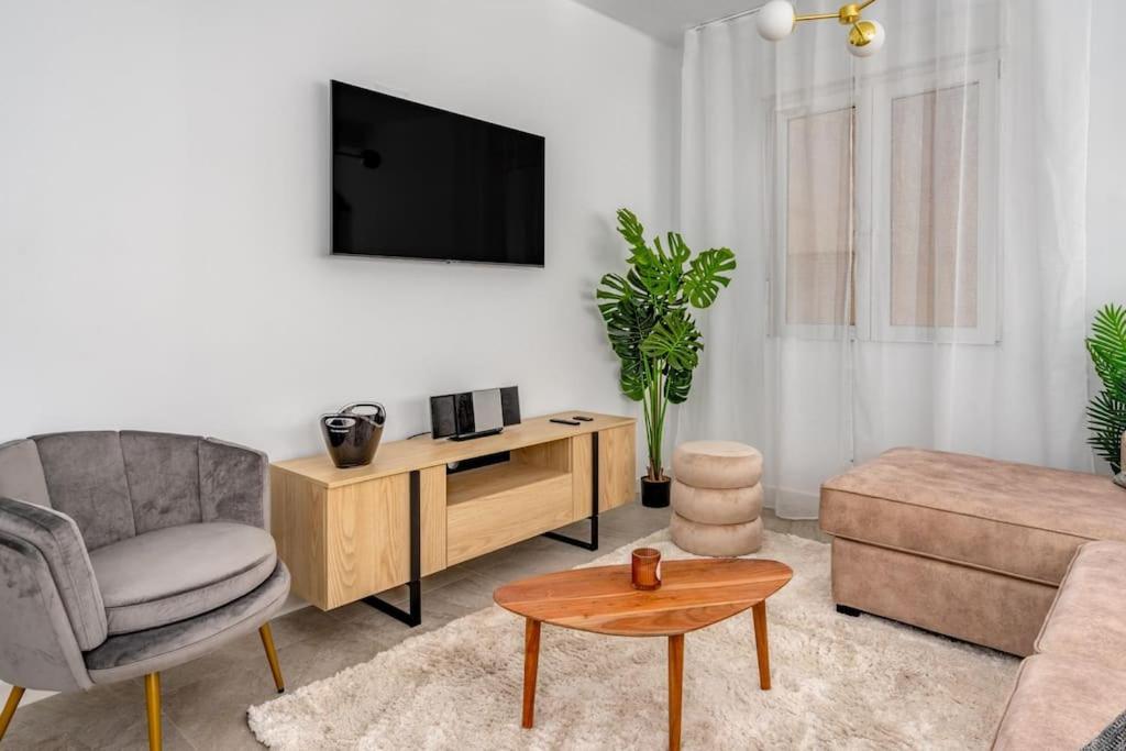 Downtownescape Modern Elegance Apartment