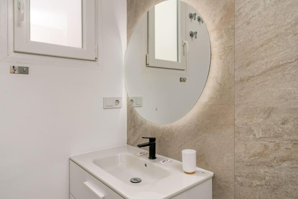 Apartment Downtownescape Modern Elegance *