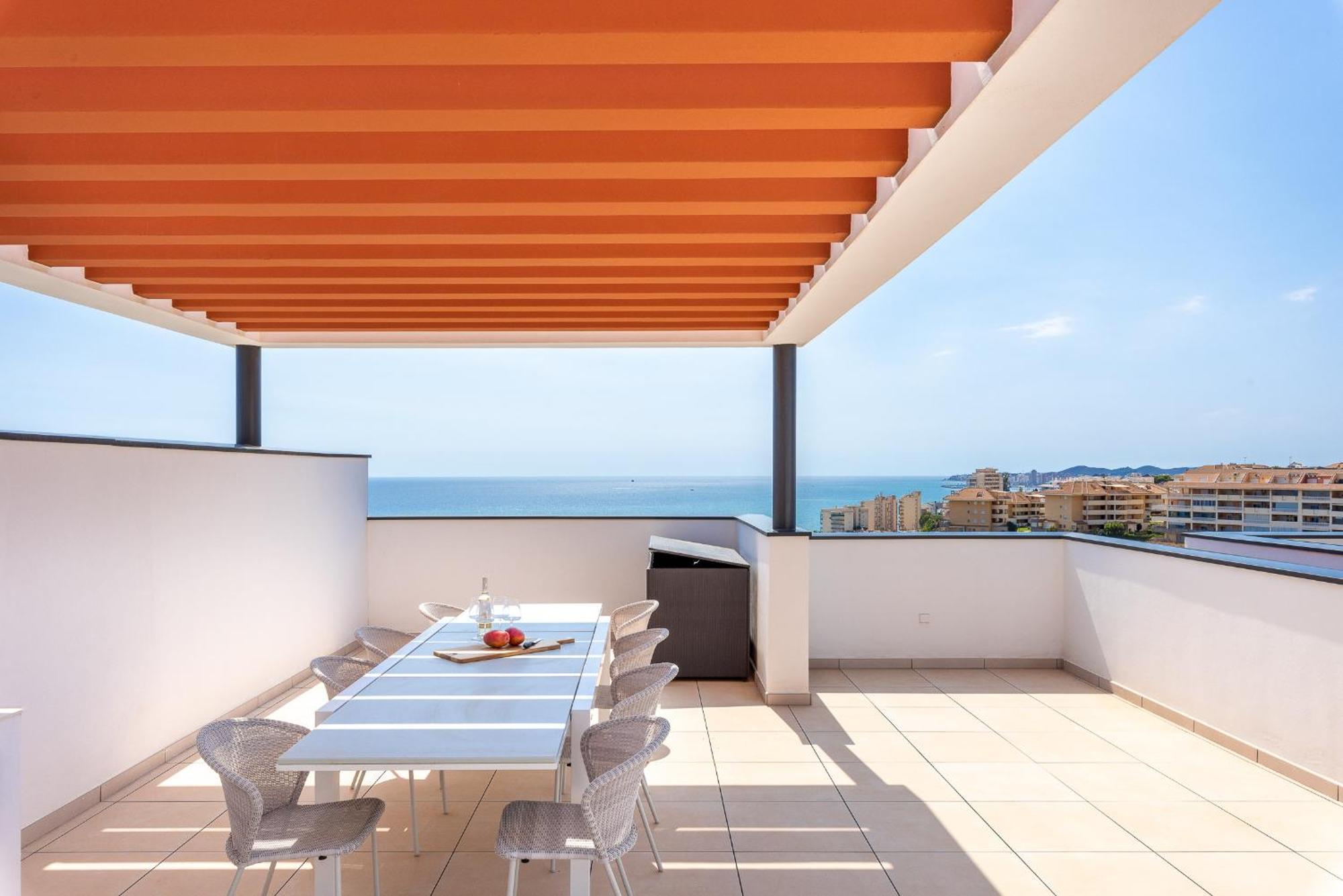 Penthouse Middle Views *