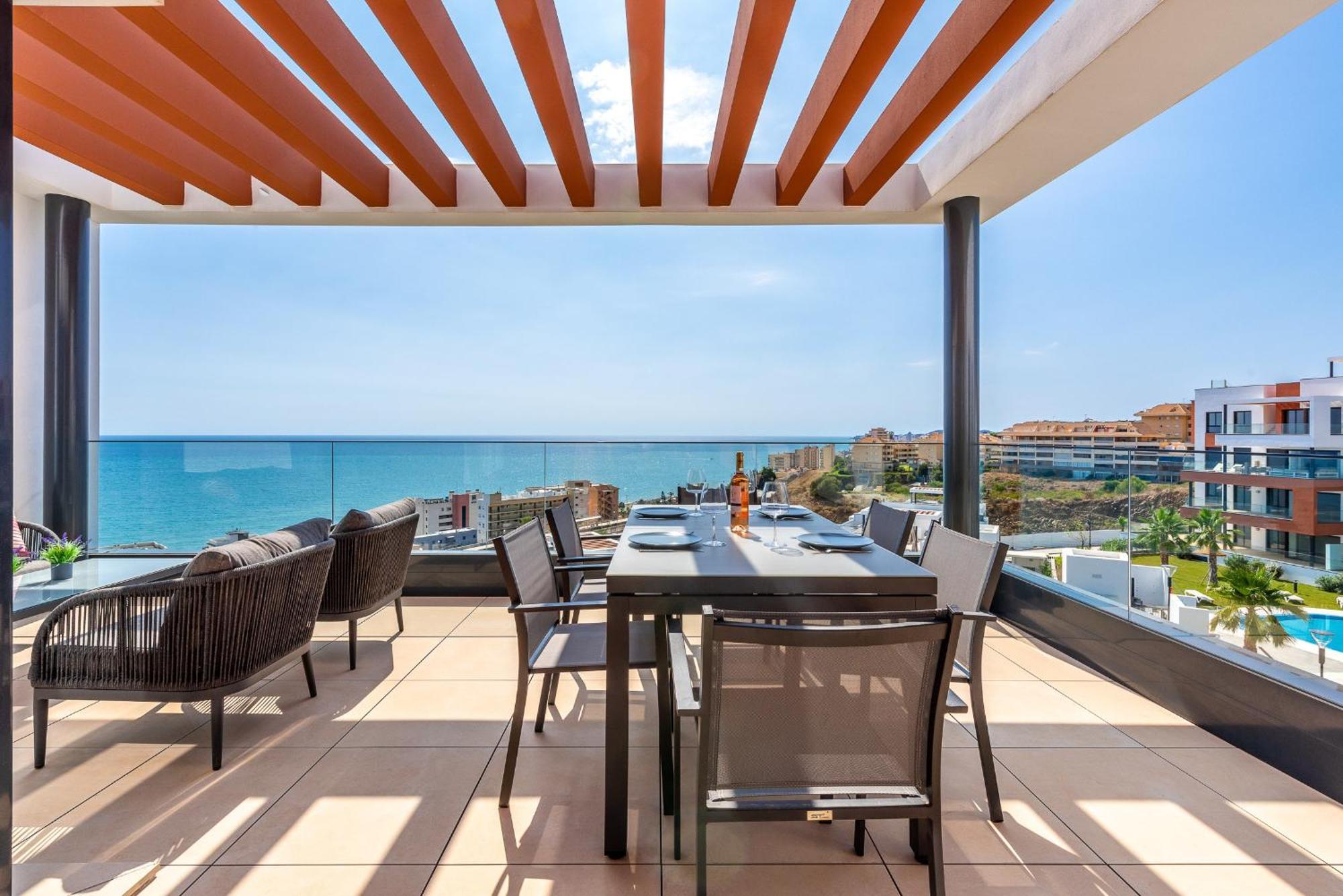 Penthouse Middle Views *