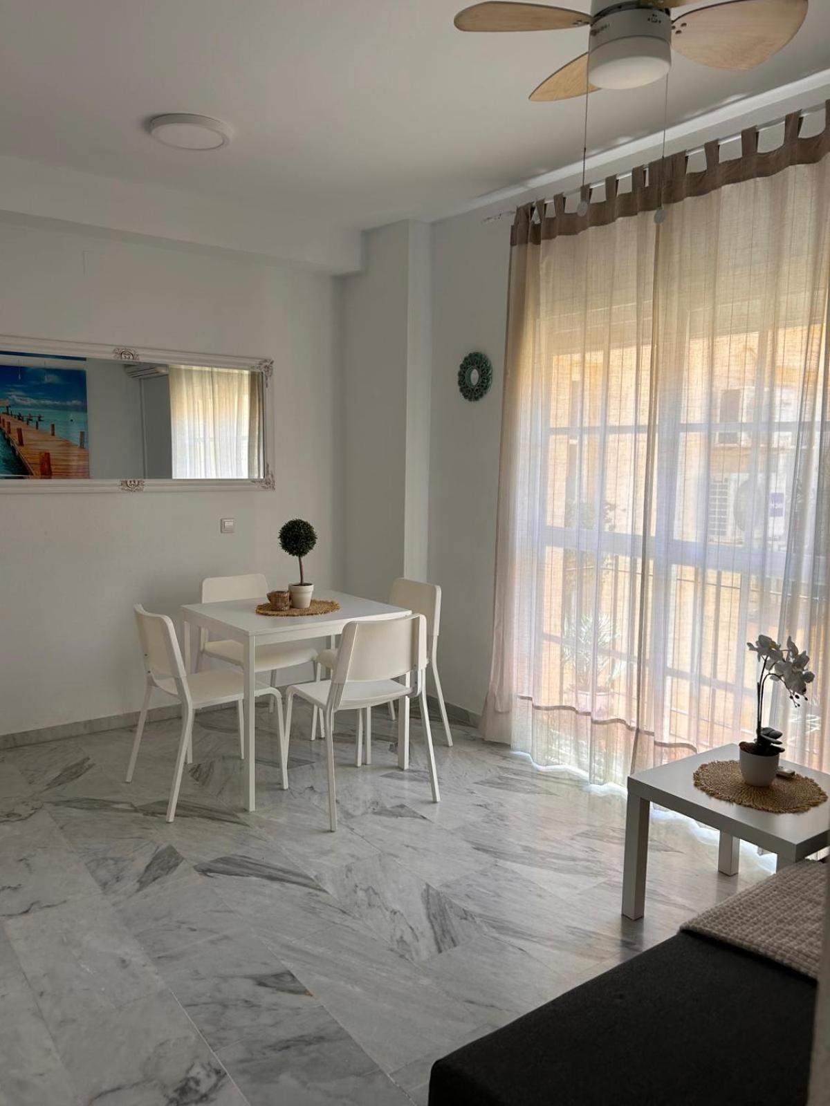 Side Heaven Apartment *