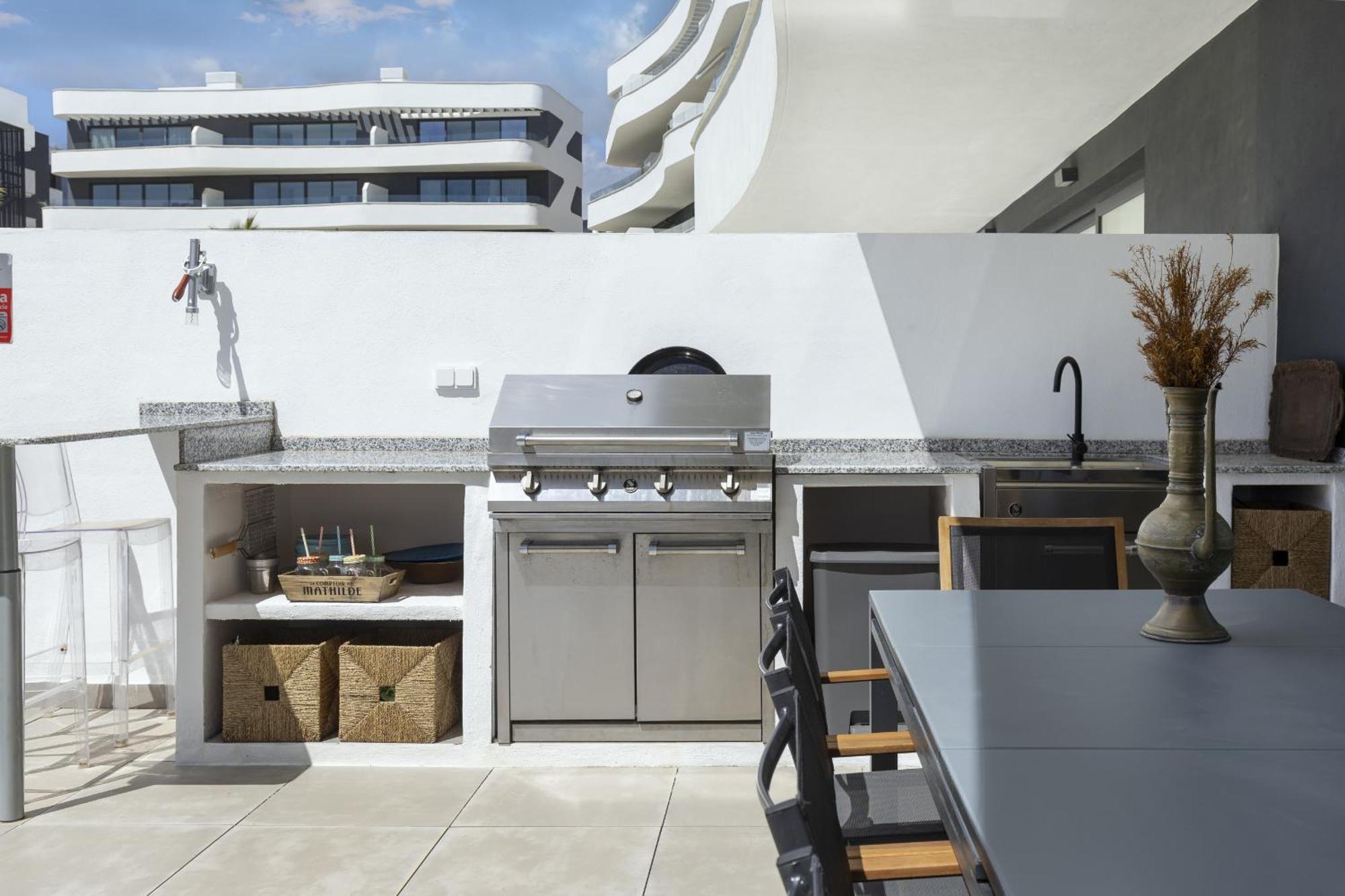 Luxury With Garden In Higueron Apartment
