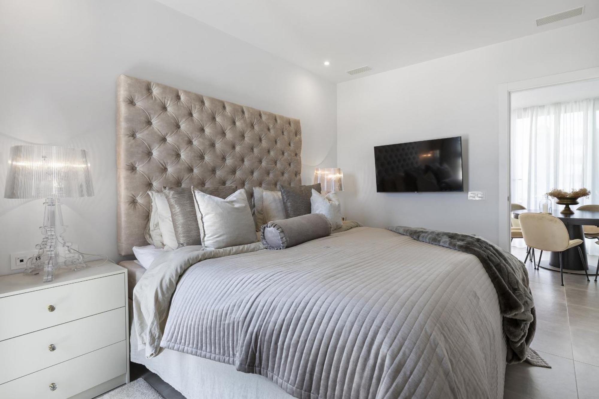 Luxury With Garden In Higueron *
