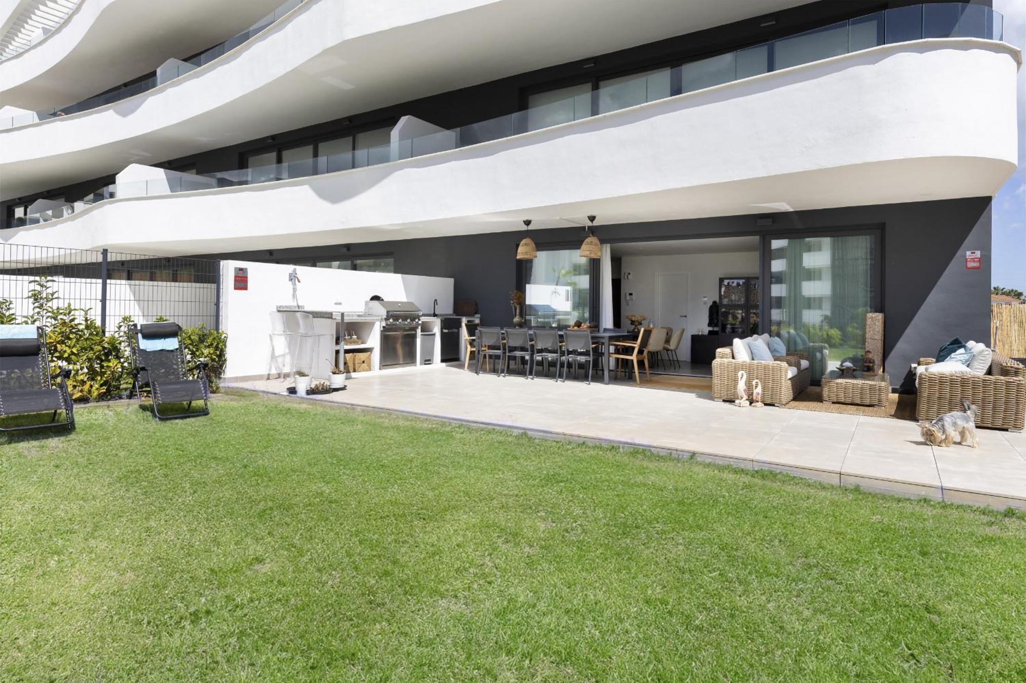 Luxury With Garden In Higueron *