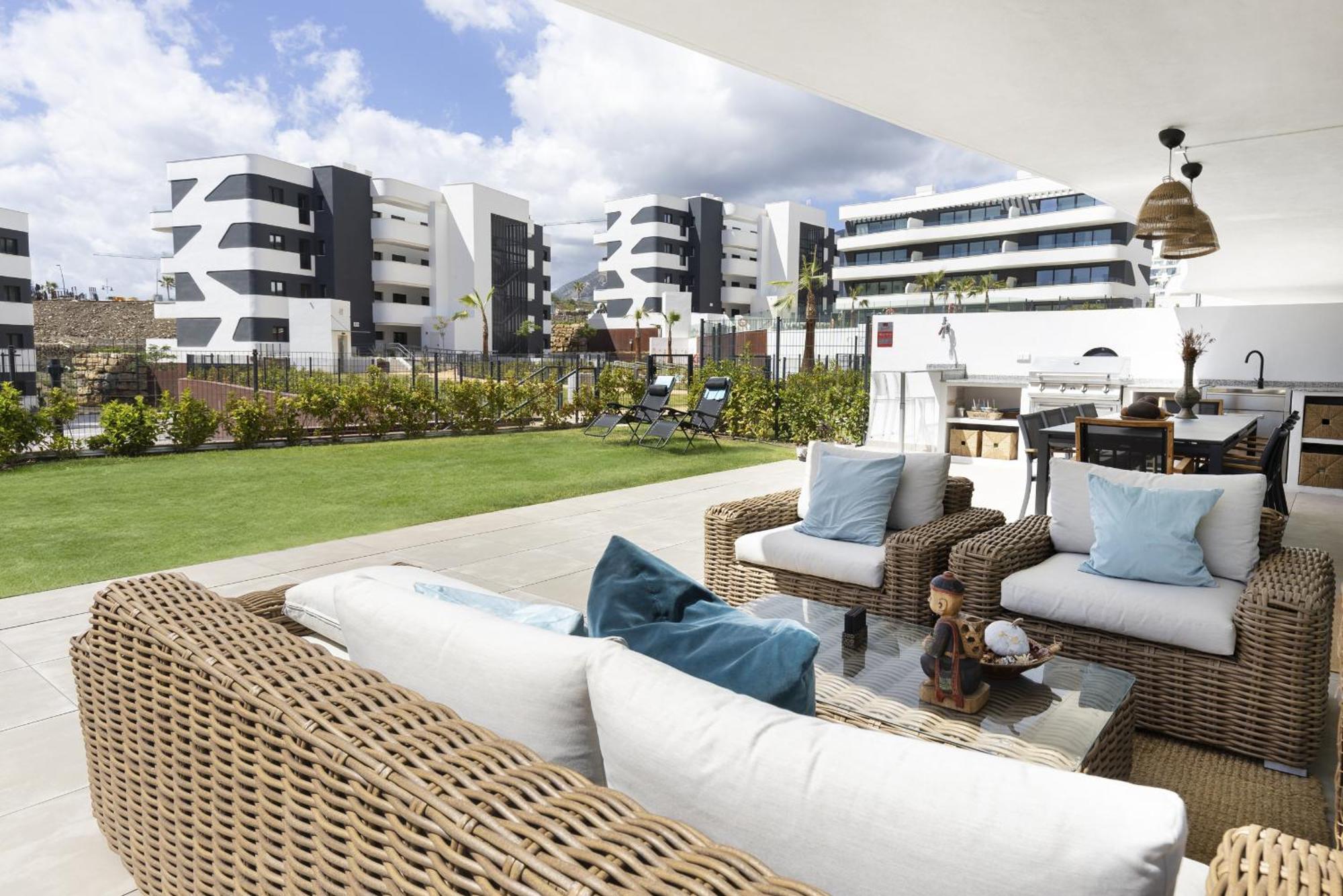 Apartment Luxury With Garden In Higueron Fuengirola