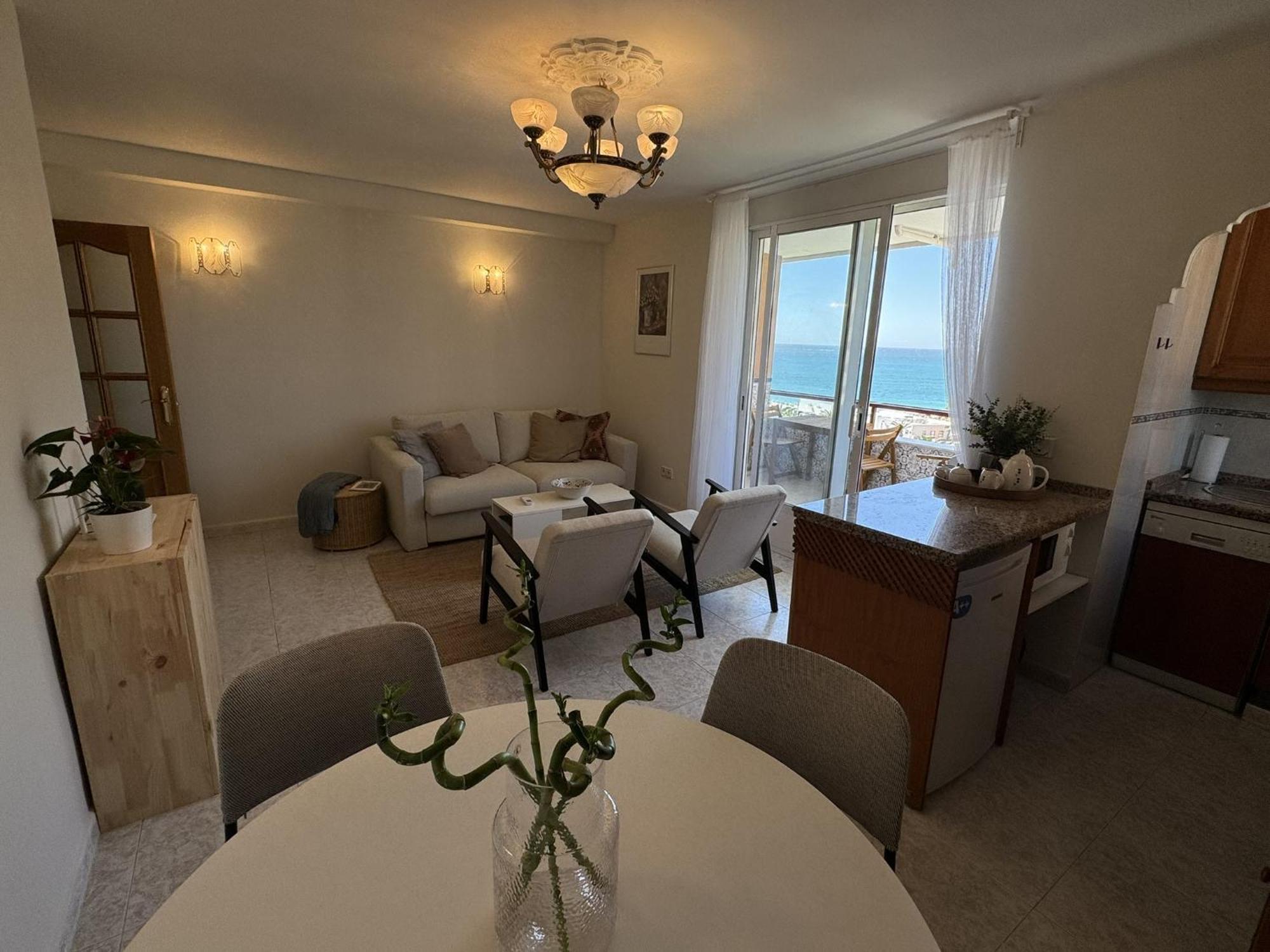 Apartment Beachfront With Terrace And Seaviews *