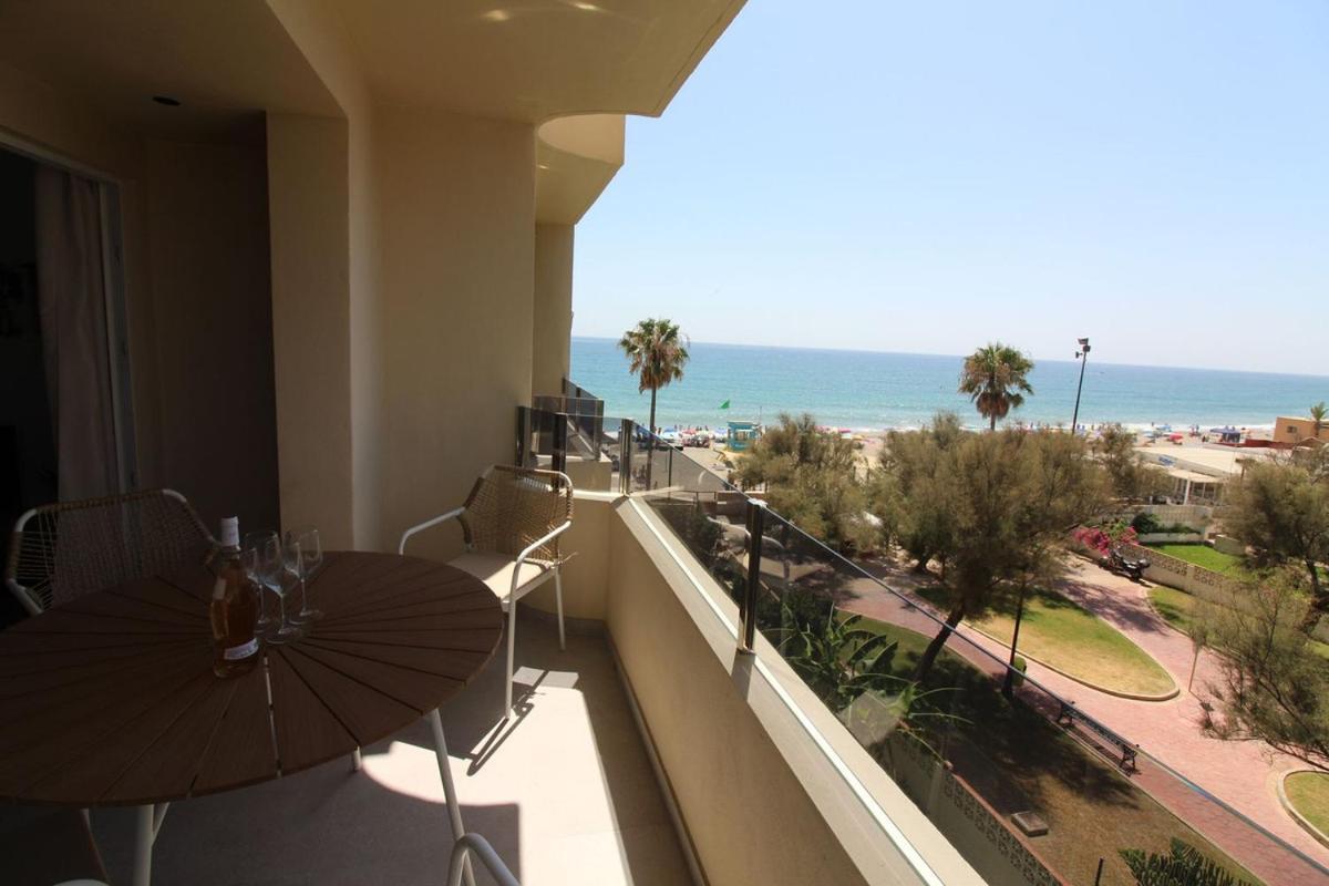 Appartement 121- Beachfront With Views,