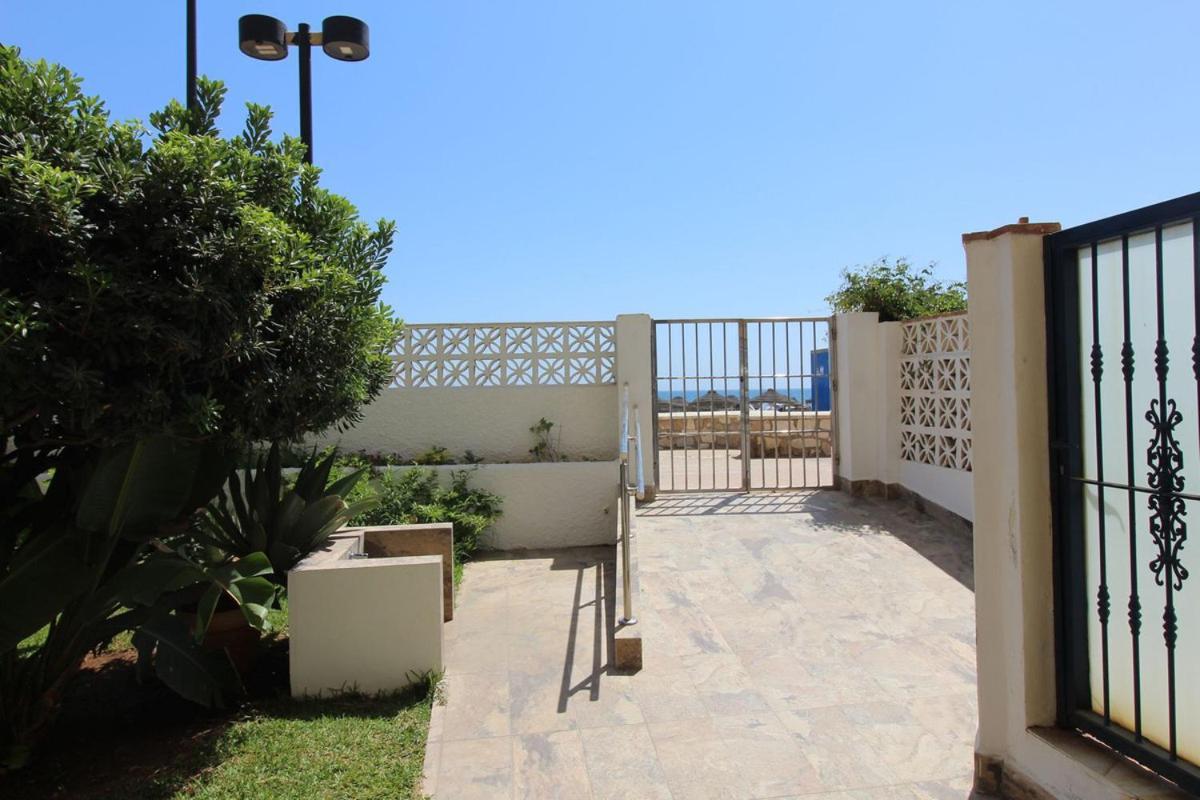 121- Beachfront With Views,