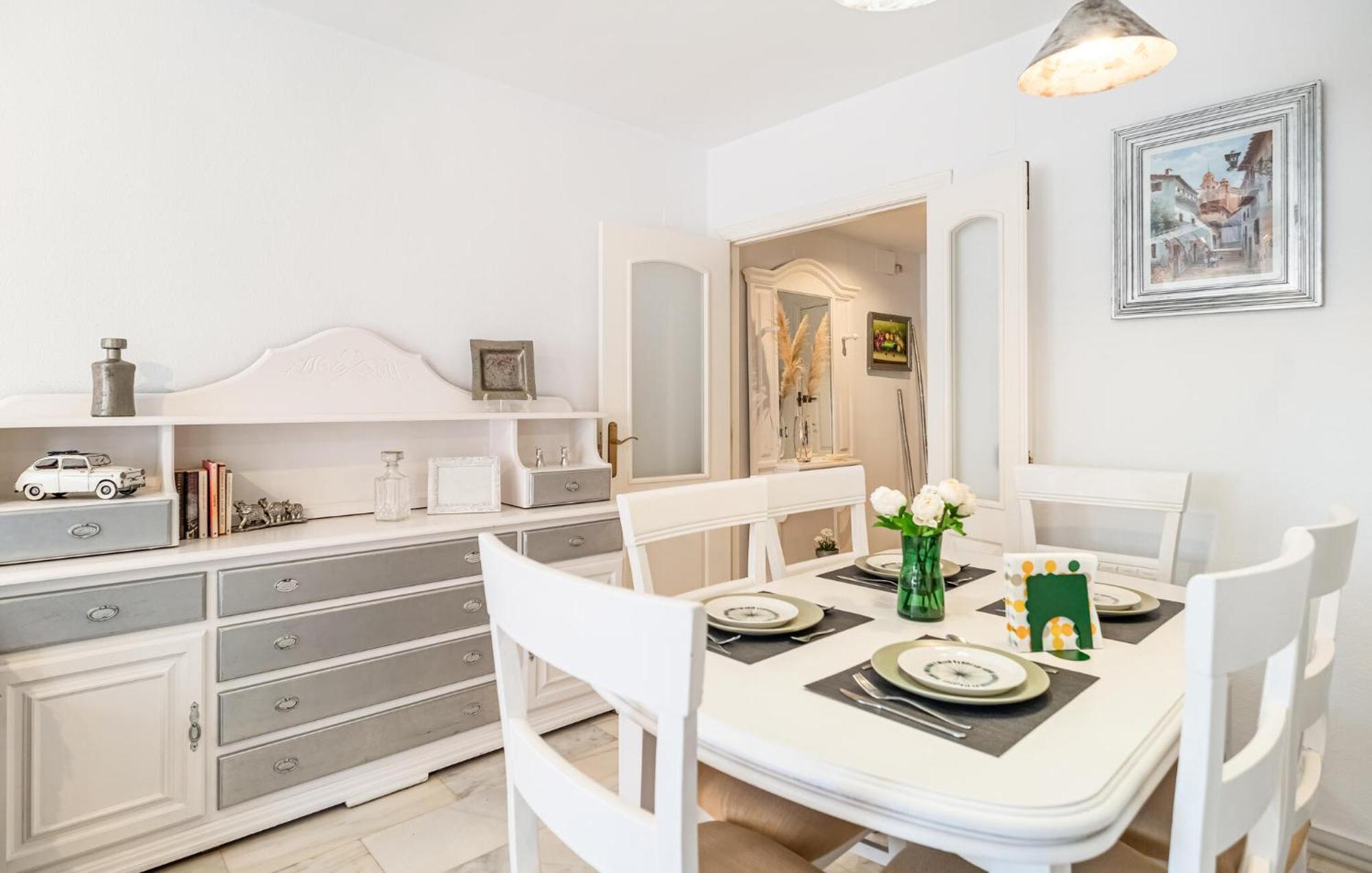 Stunning In With Kitchen Apartment *