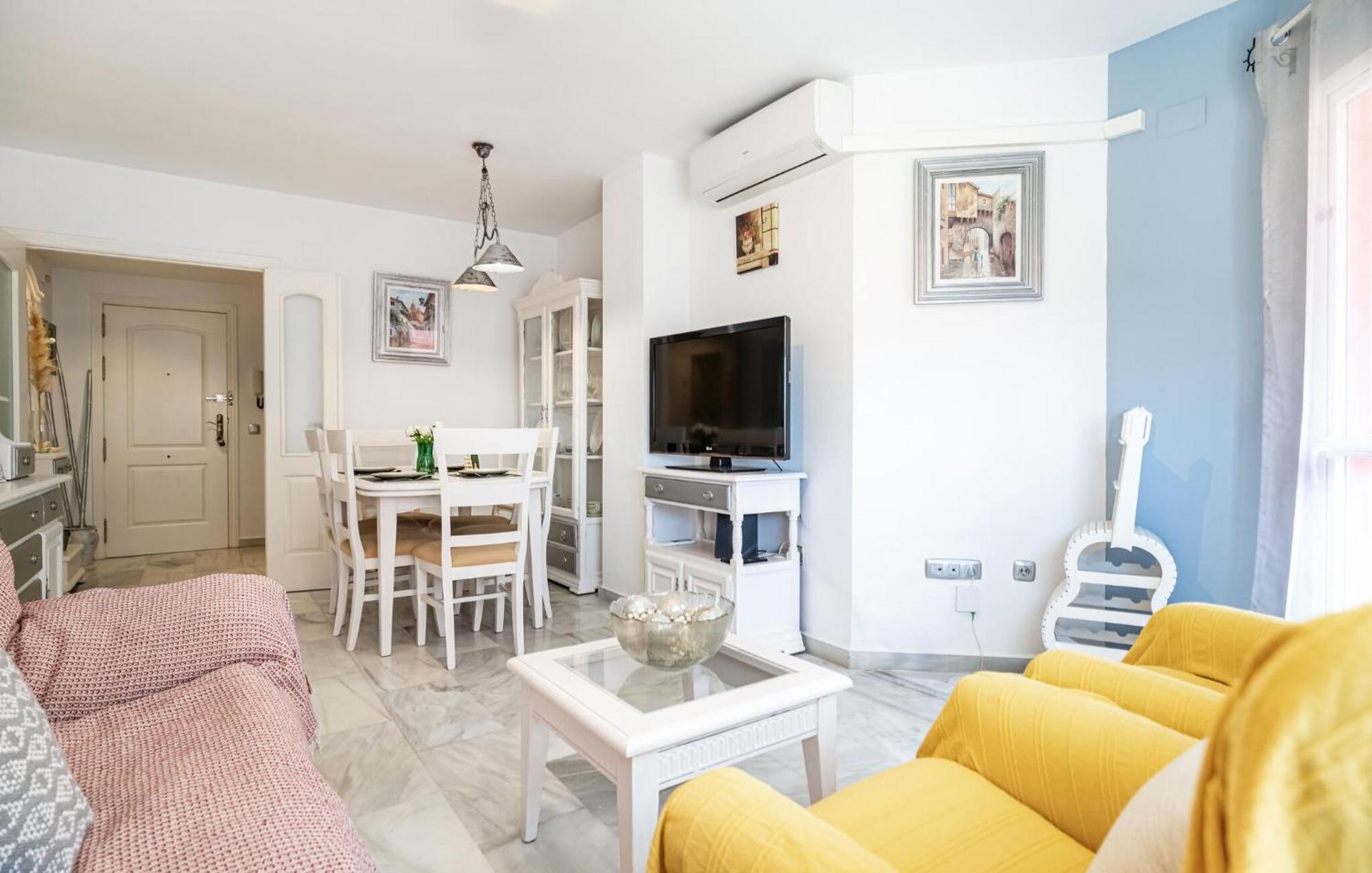 Apartment Stunning In With Kitchen Fuengirola