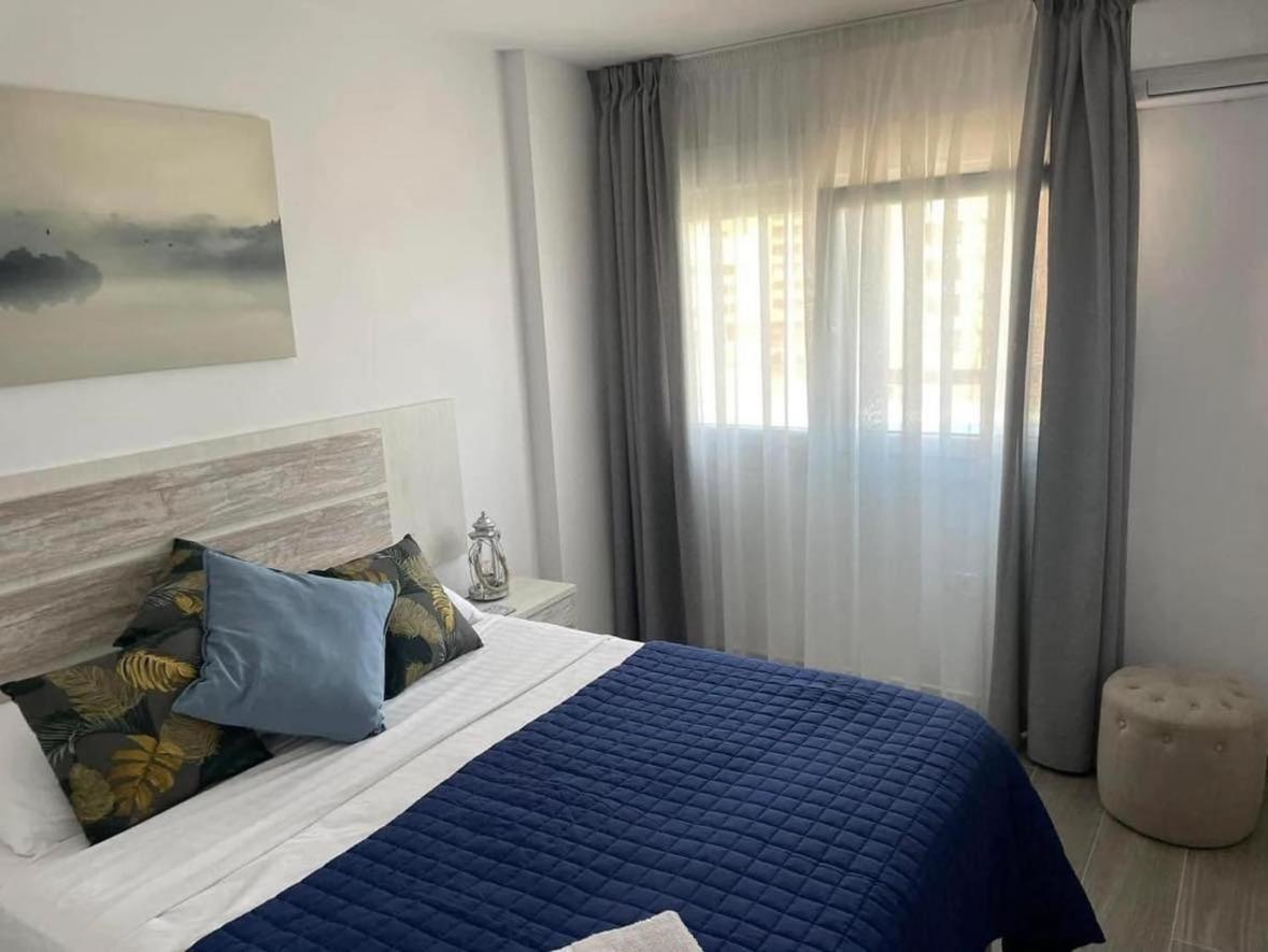 Frontline Seaview Apartment, Paseo Maritimo 33, Perla 6, Fuengirola, Malaga, Spain Apartment *