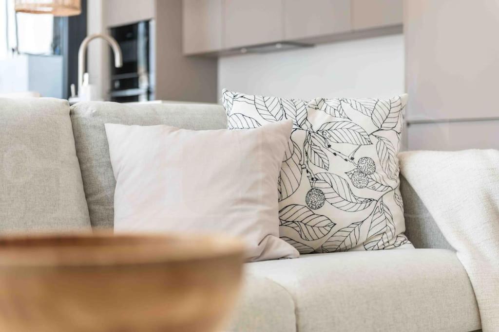 Apartment Lovely View With Private Jacuzzi & Terrace, Pool And Parking By Rems *