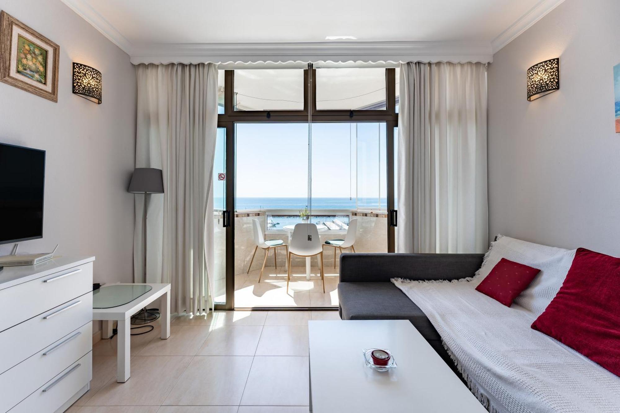 Stunning Marina View Apartment *