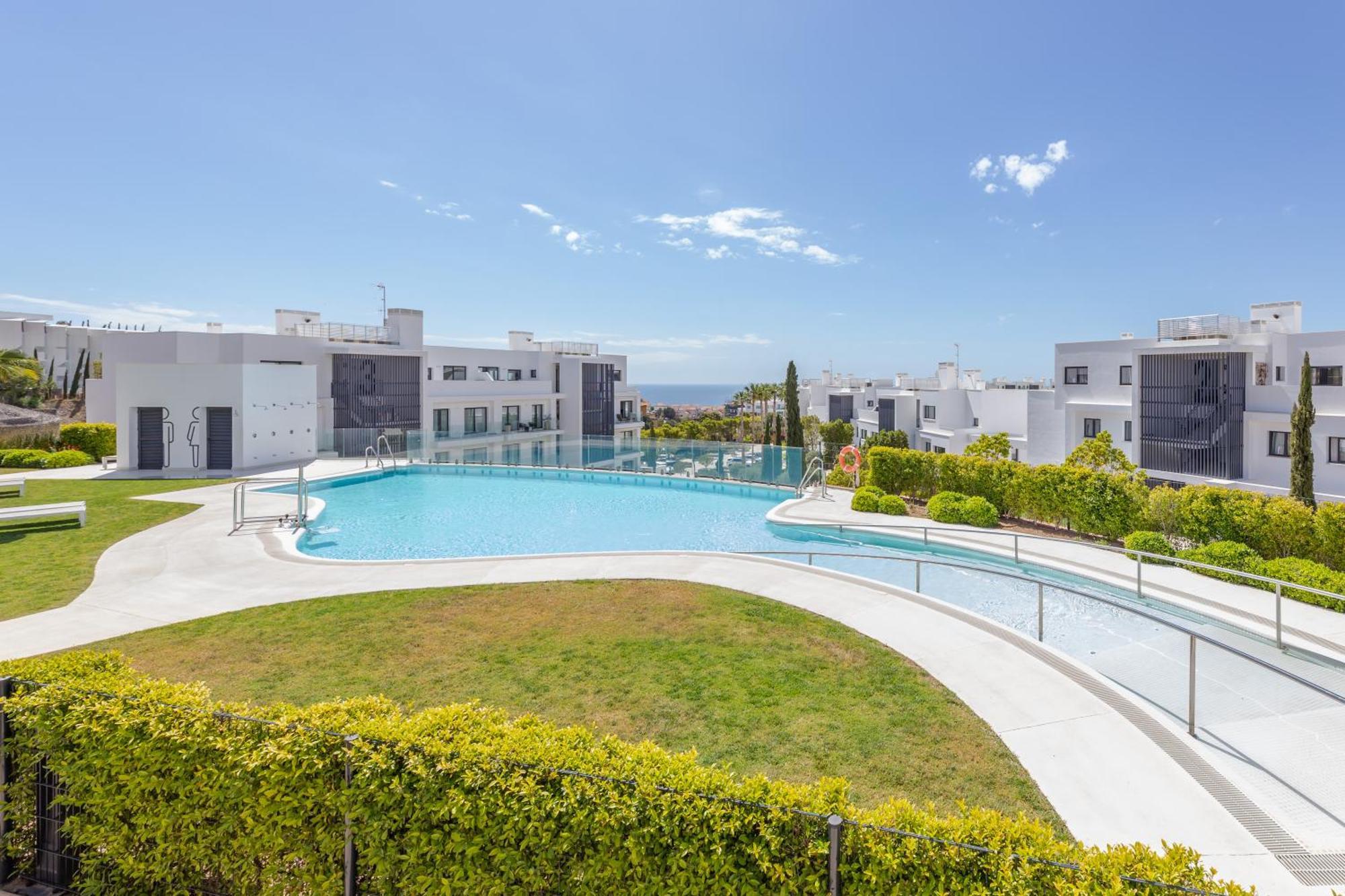 Modern Pedro, Higueron Reserve Apartment *