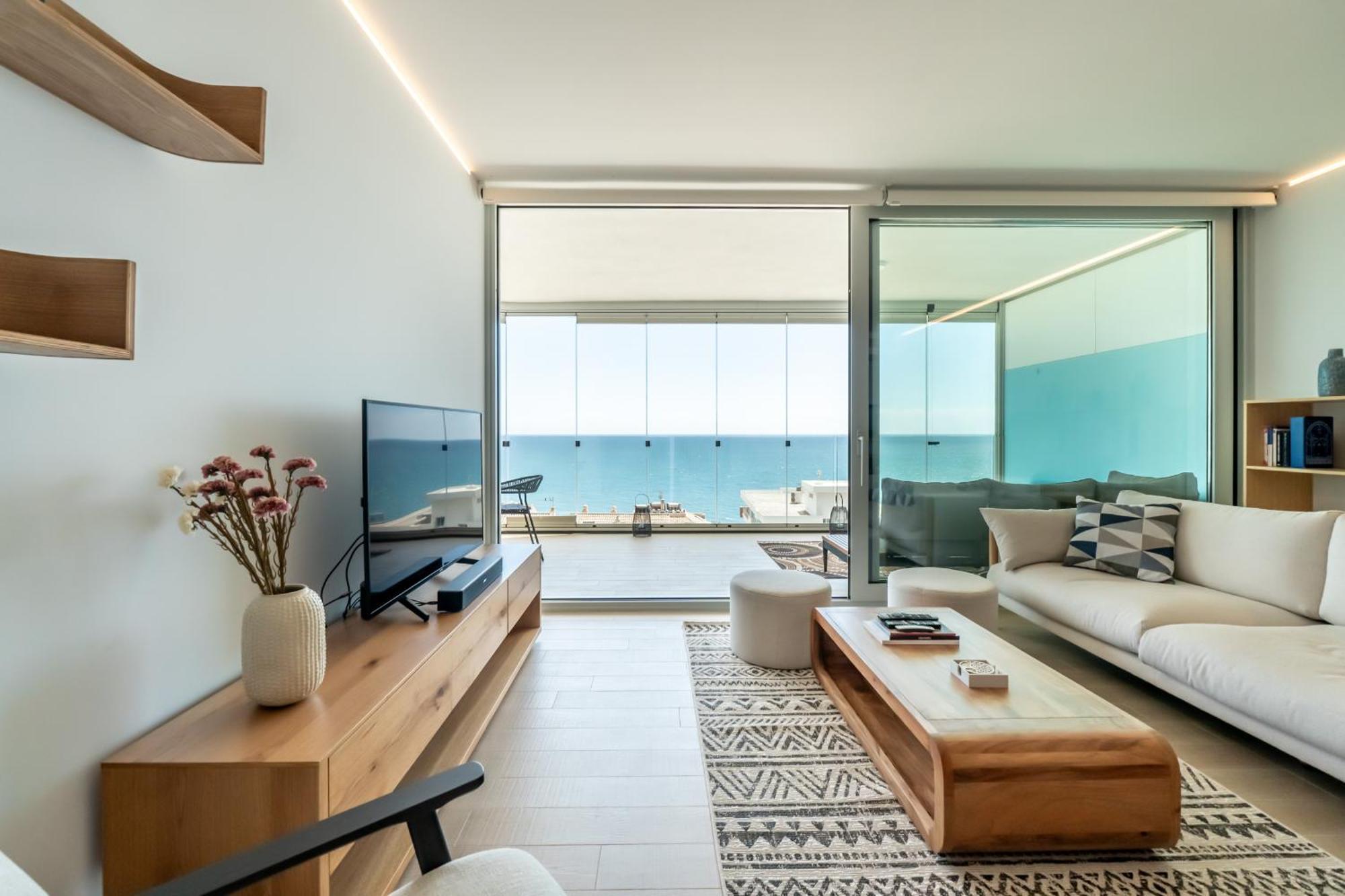 Amazing Sea Views - The Wave Ii, Pool And Sea View Apartment *