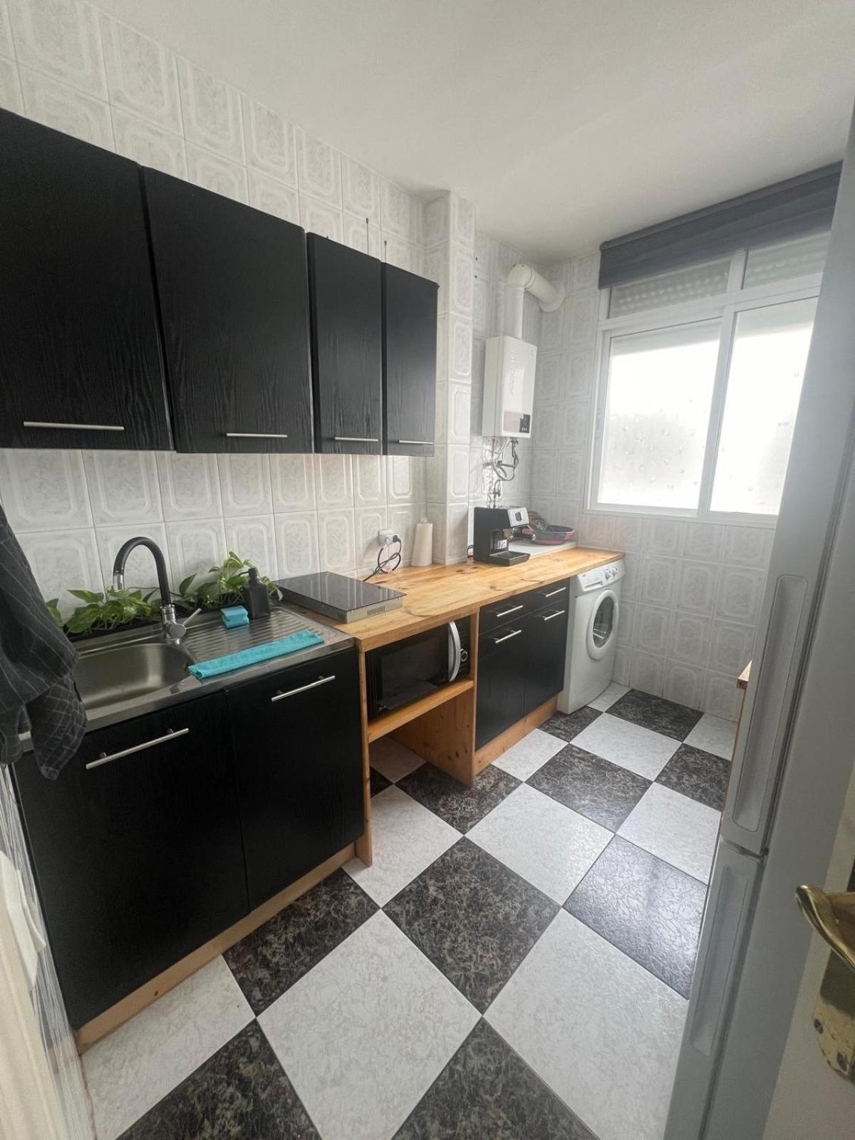 Homestay 2 En Tercera Planta Sin Ascensor No Es Un Piso Entero! A Compartir Bano Y Cocina!