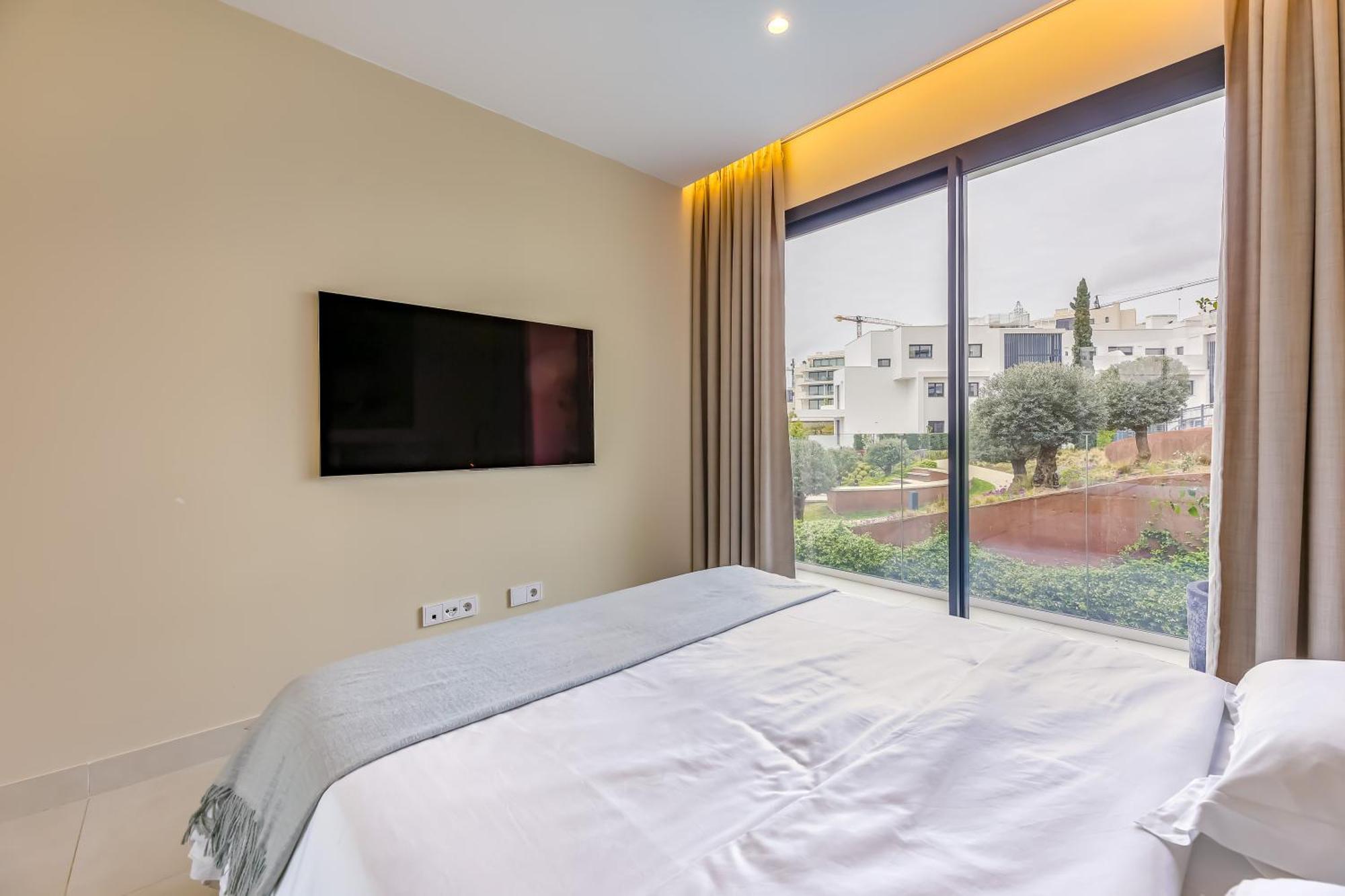 Modern Pedro, Higueron Reserve * Fuengirola