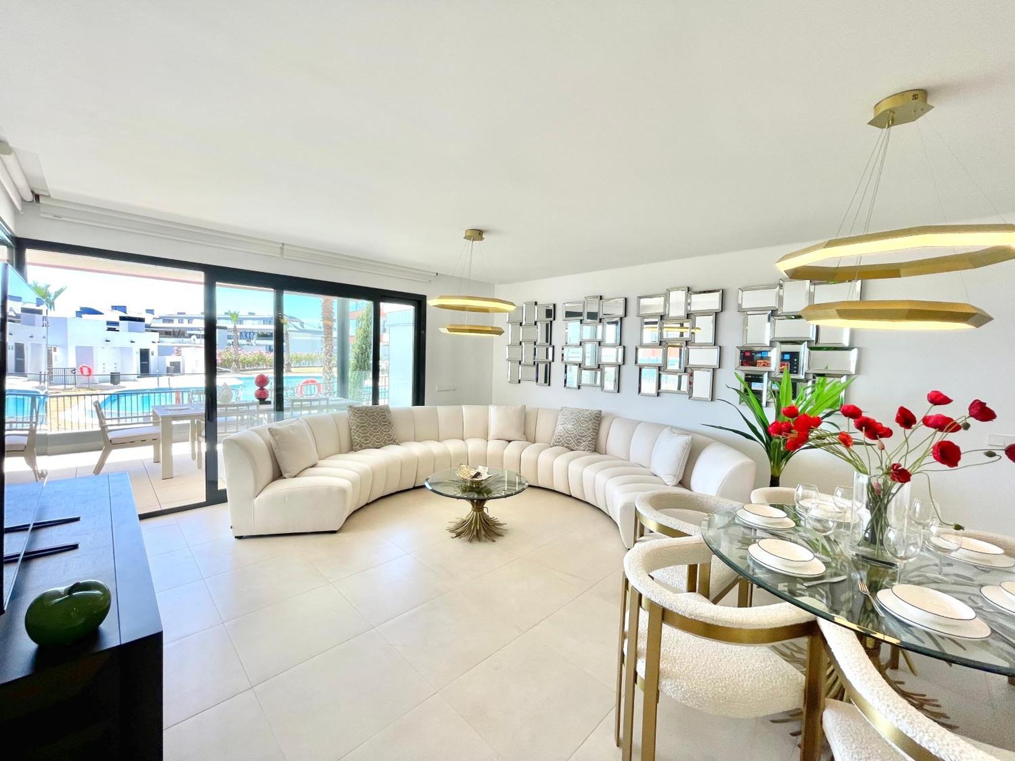 Upscale 3 Bedroom 300m From The Appartement
