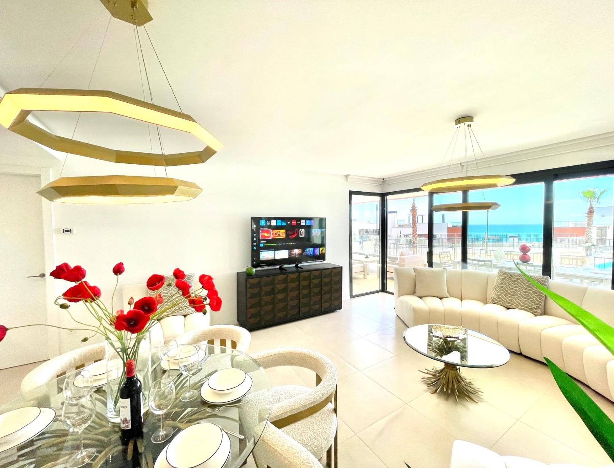 Upscale 3 Bedroom 300m From The Appartement *