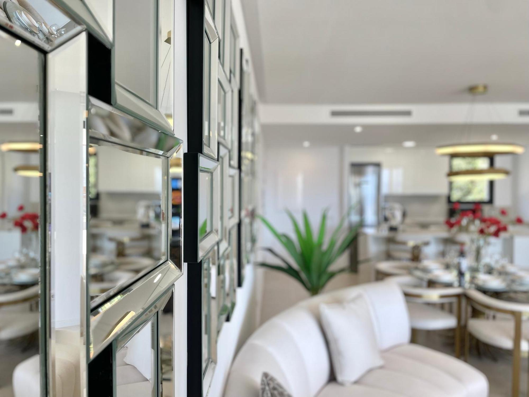 Upscale 3 Bedroom 300m From The Appartement *