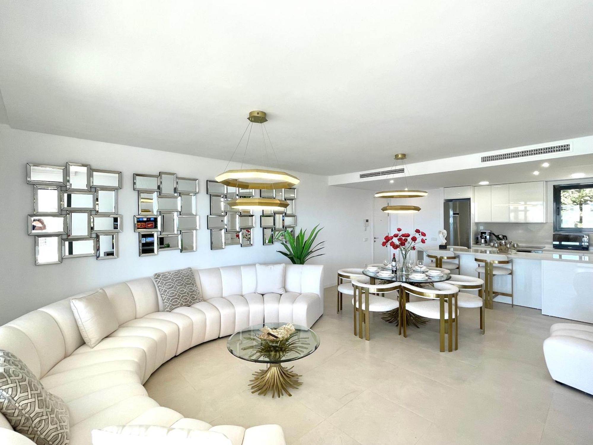 Upscale 3 Bedroom 300m From The Fuengirola