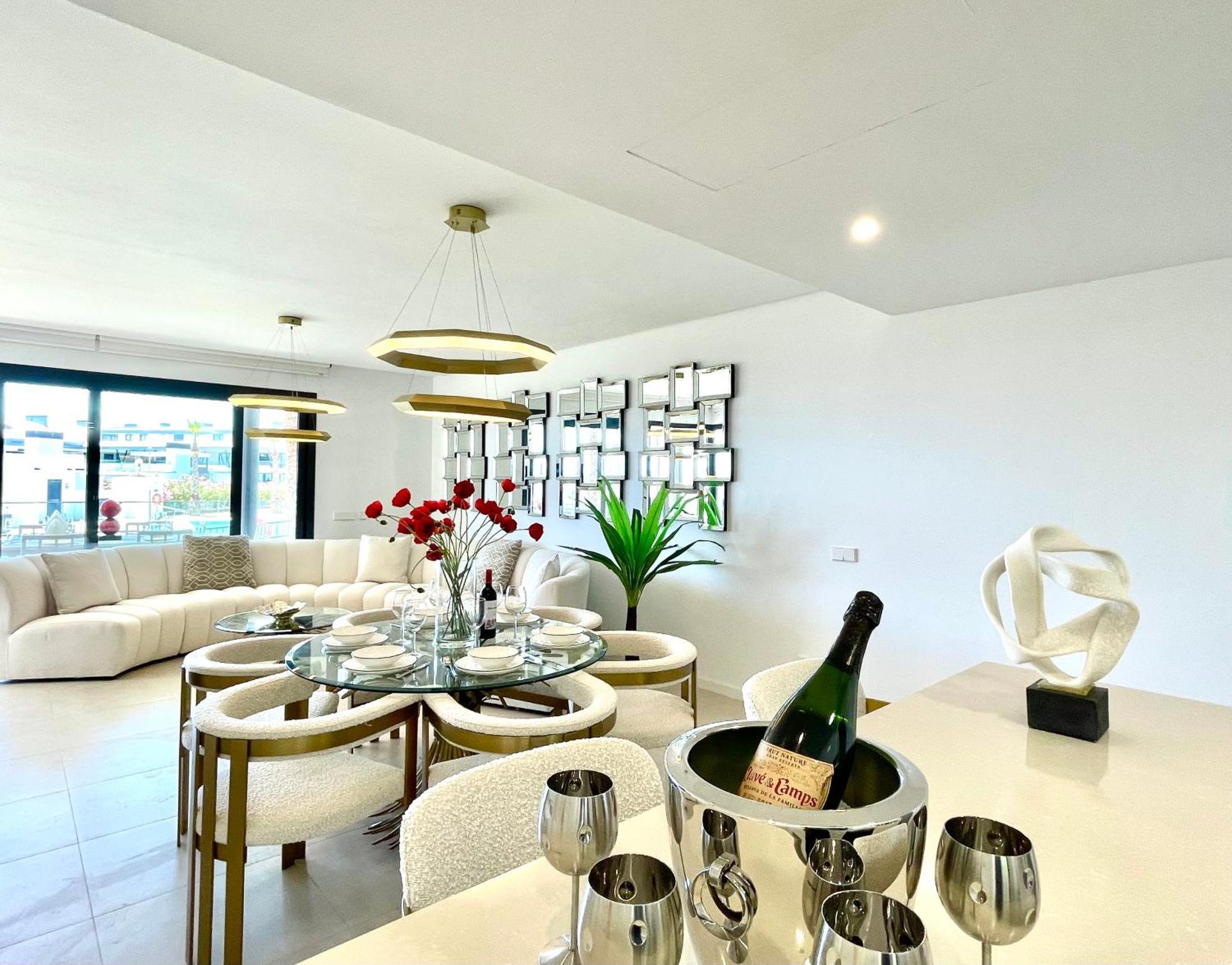 Upscale 3 Bedroom 300m From The * Fuengirola