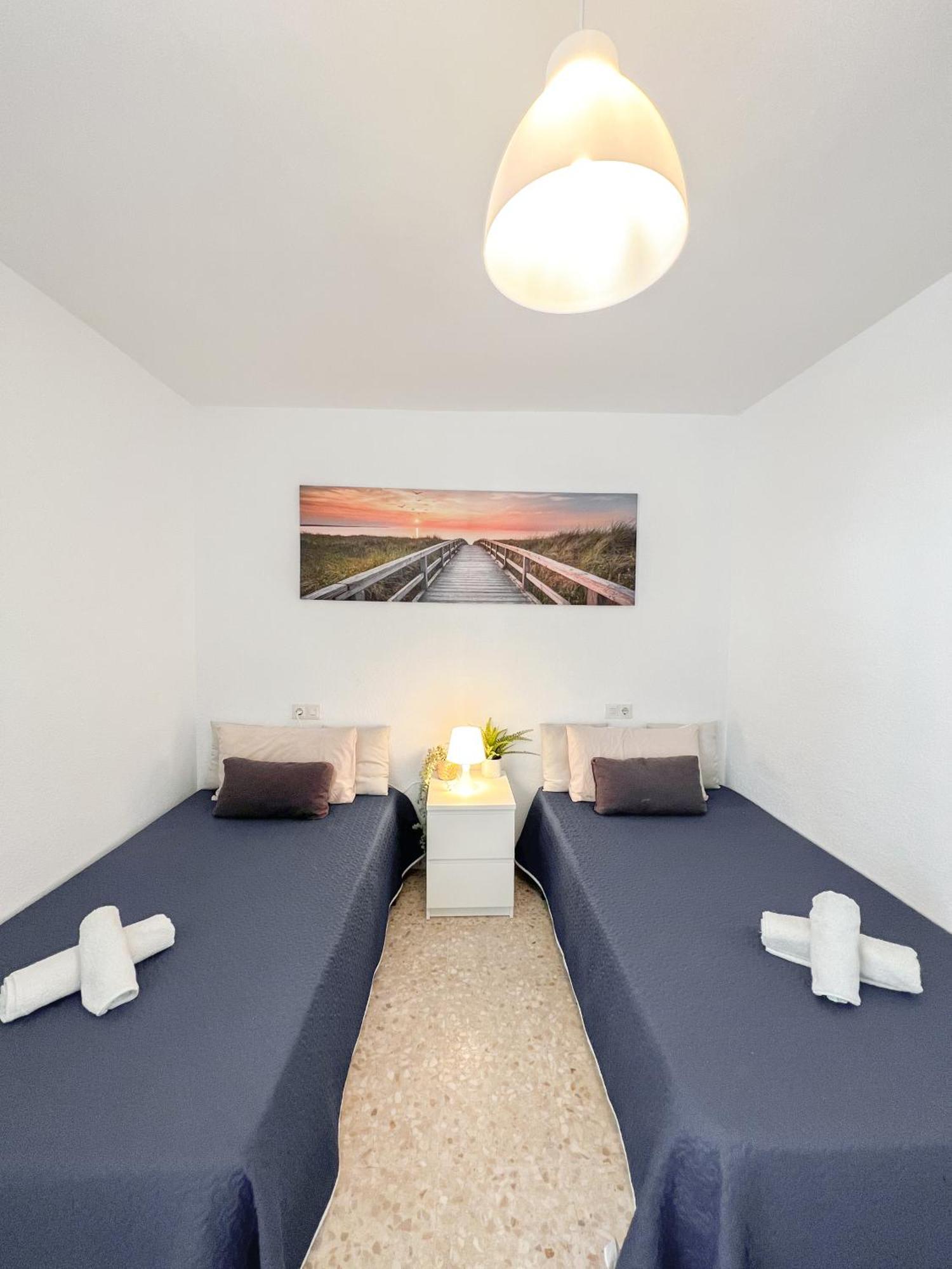 Bright And Cozy Flat By The Apartment