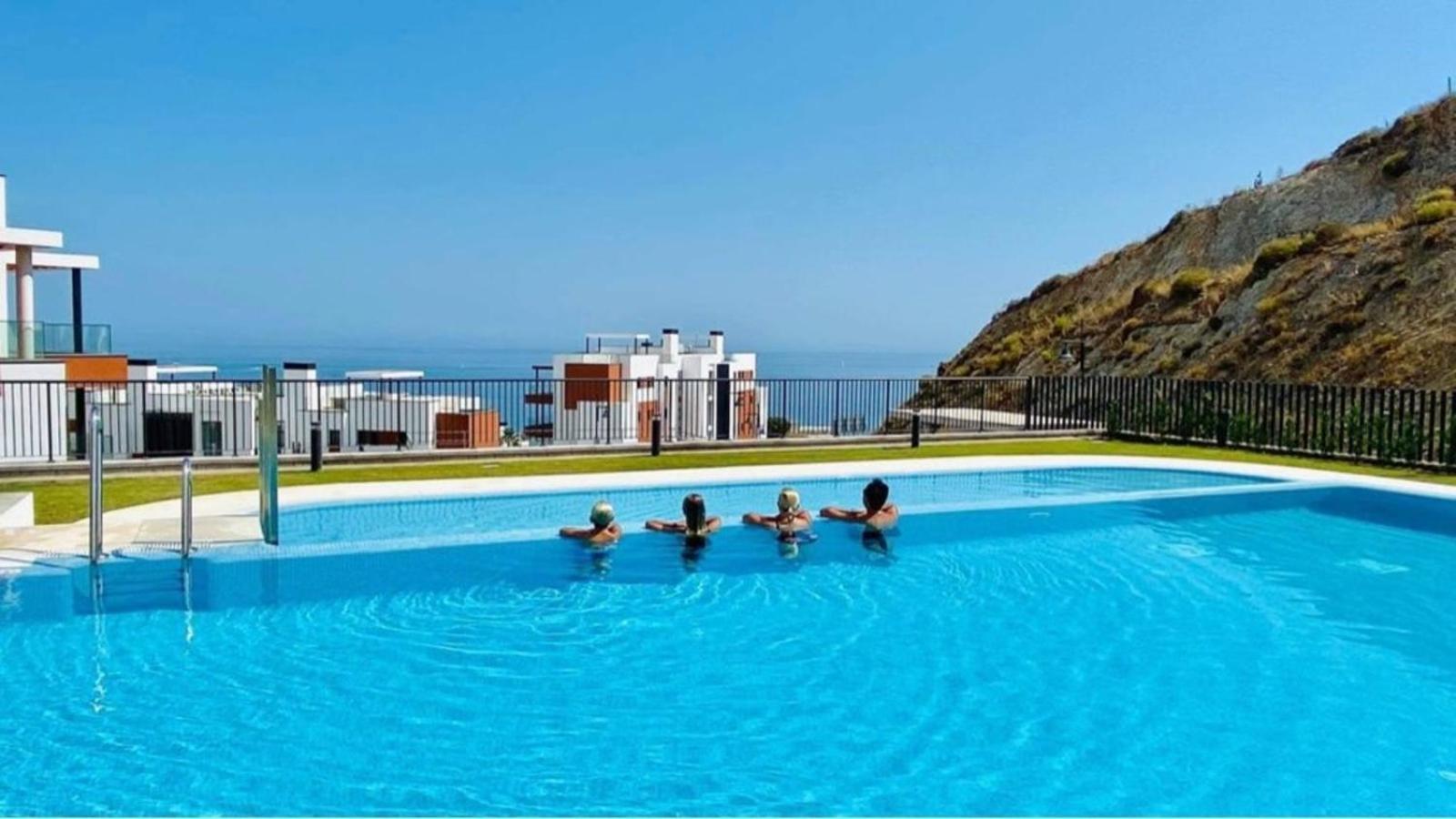 Upscale 3 Bedroom 300m From The