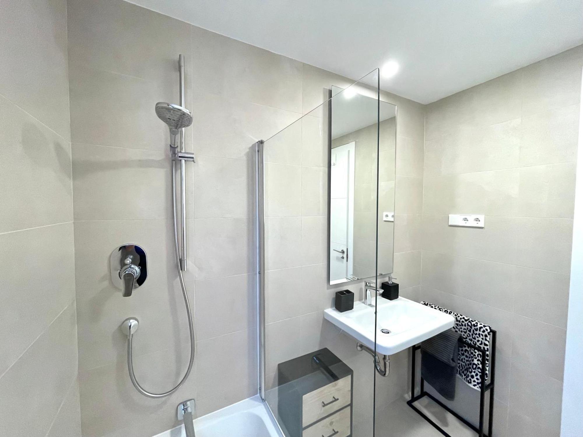 Upscale 3 Bedroom 300m From The * Fuengirola