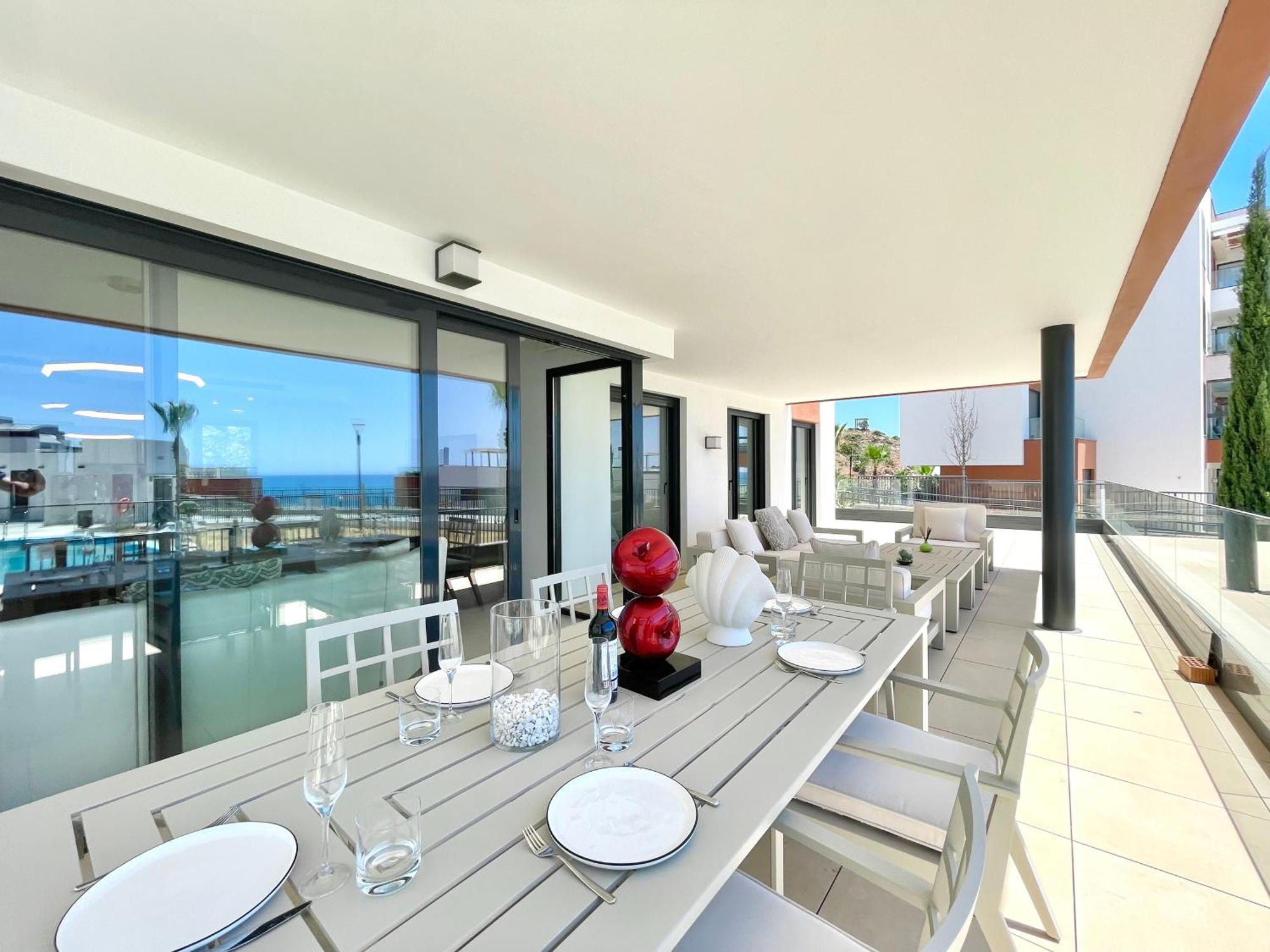 Upscale 3 Bedroom 300m From The