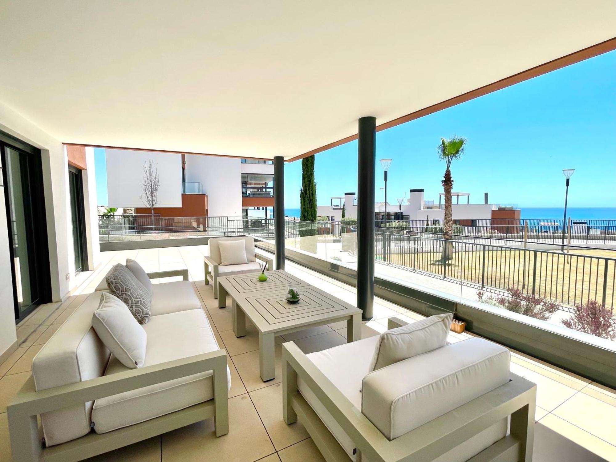 Upscale 3 Bedroom 300m From The *