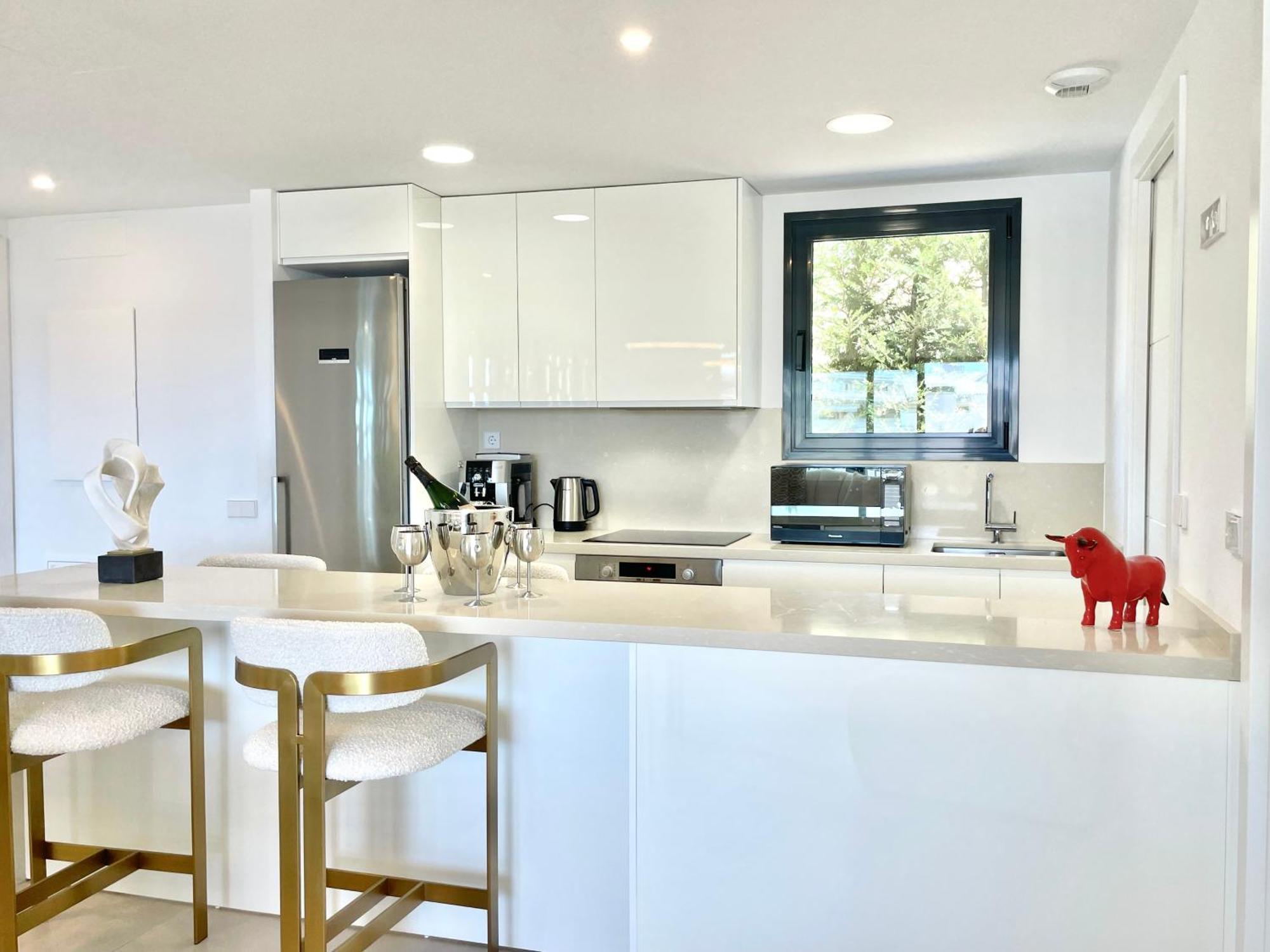 Upscale 3 Bedroom 300m From The Appartement Fuengirola