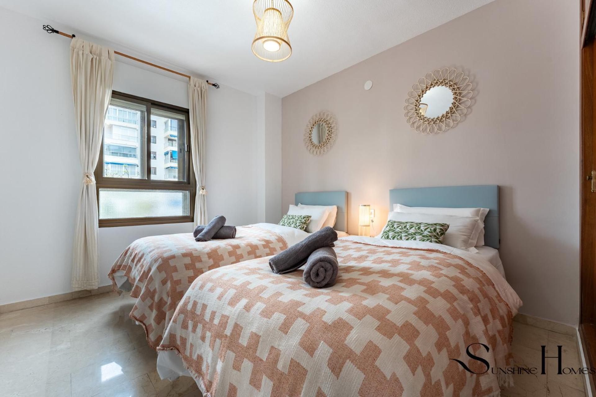 Perfect Location 3 Bedrooms 2 Bath, Parking, Pool Fuengirola