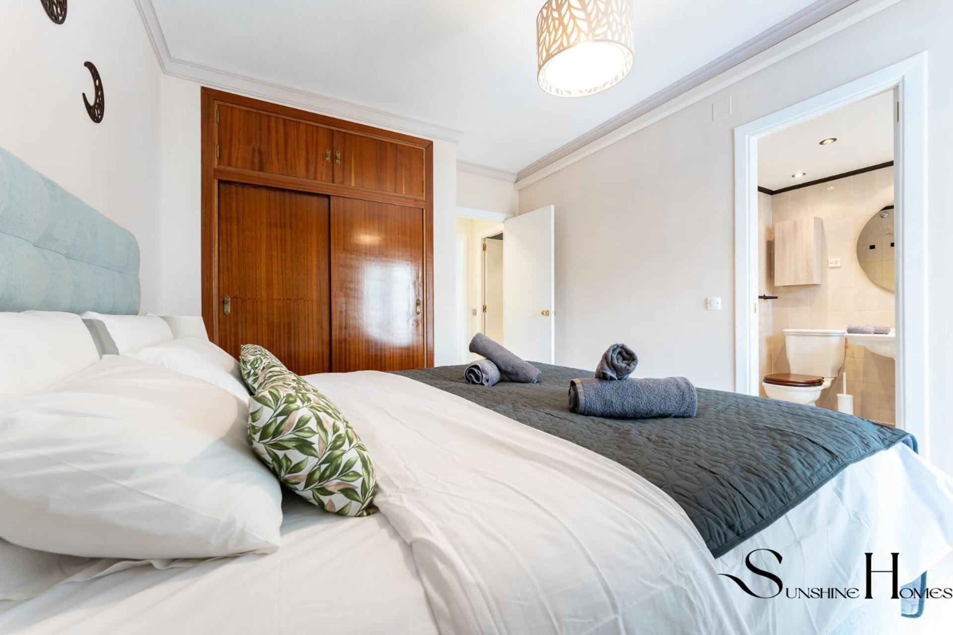 Perfect Location 3 Bedrooms 2 Bath, Parking, Pool Apartamento *