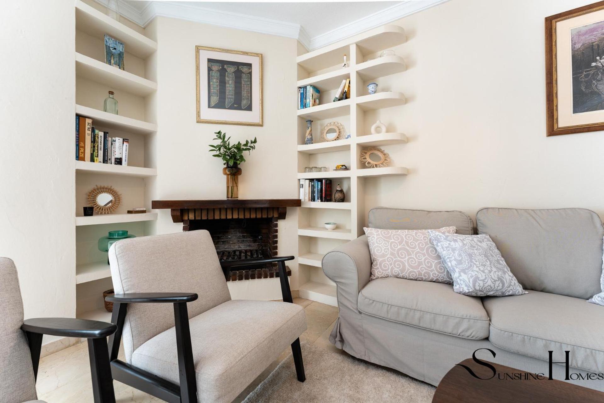 Perfect Location 3 Bedrooms 2 Bath, Parking, Pool *