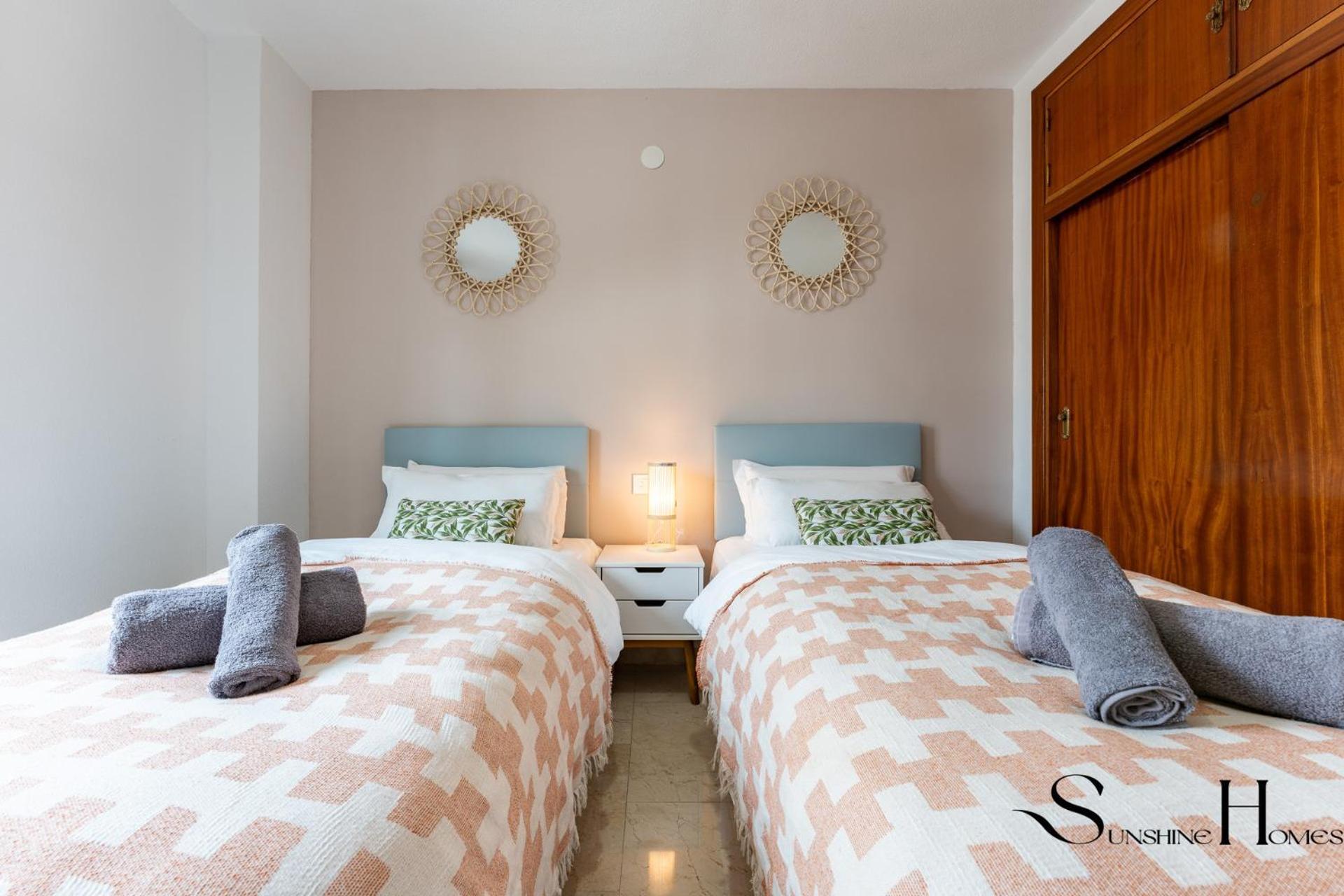 Perfect Location 3 Bedrooms 2 Bath, Parking, Pool * Fuengirola