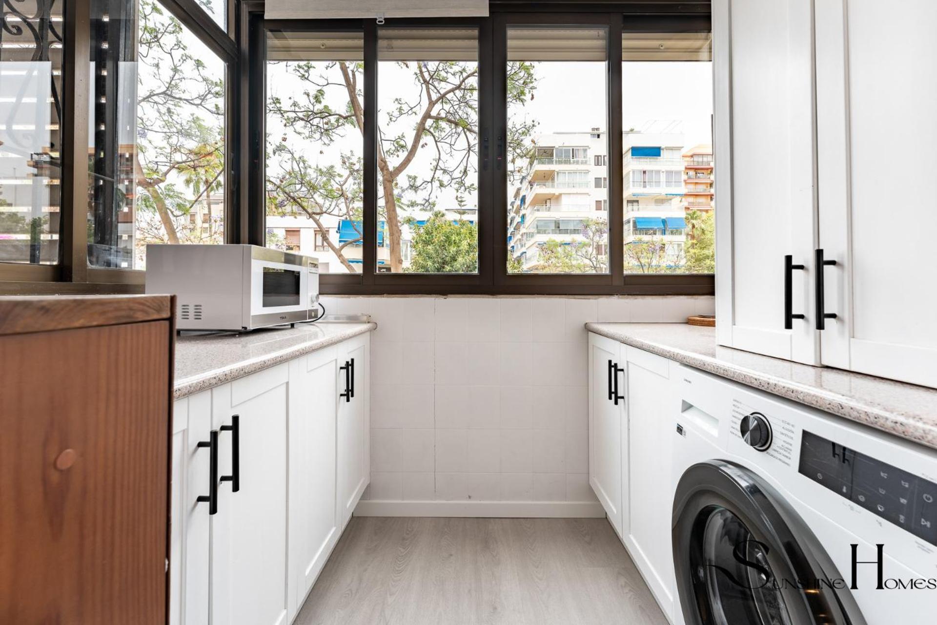 Perfect Location 3 Bedrooms 2 Bath, Parking, Pool Apartamento Fuengirola