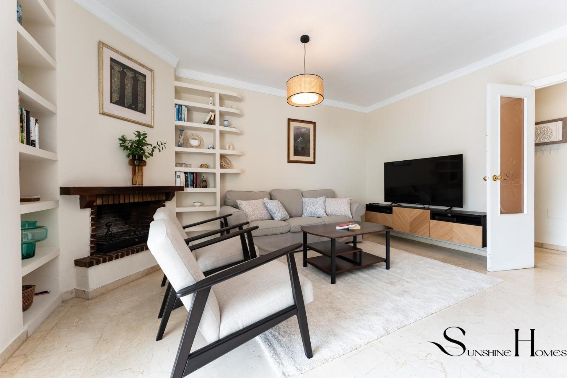 Perfect Location 3 Bedrooms 2 Bath, Parking, Pool