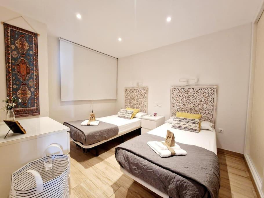 Apartment Beachfront Dream: Prime Location With Sea Views