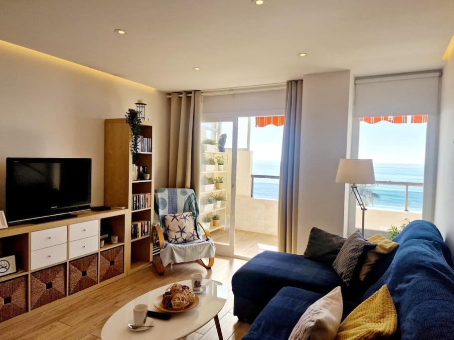 Beachfront Dream: Prime Location With Sea Views Fuengirola