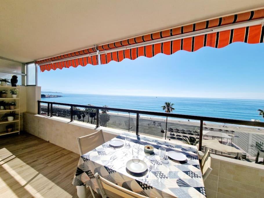 Apartment Beachfront Dream: Prime Location With Sea Views Fuengirola