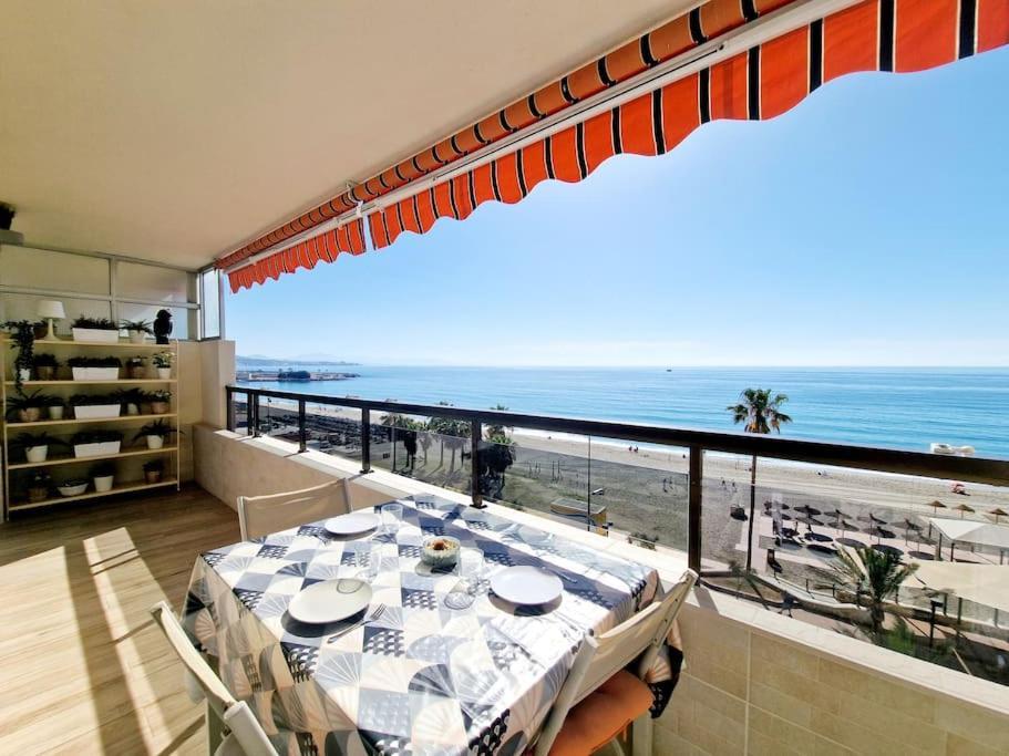 Apartment Beachfront Dream: Prime Location With Sea Views Fuengirola