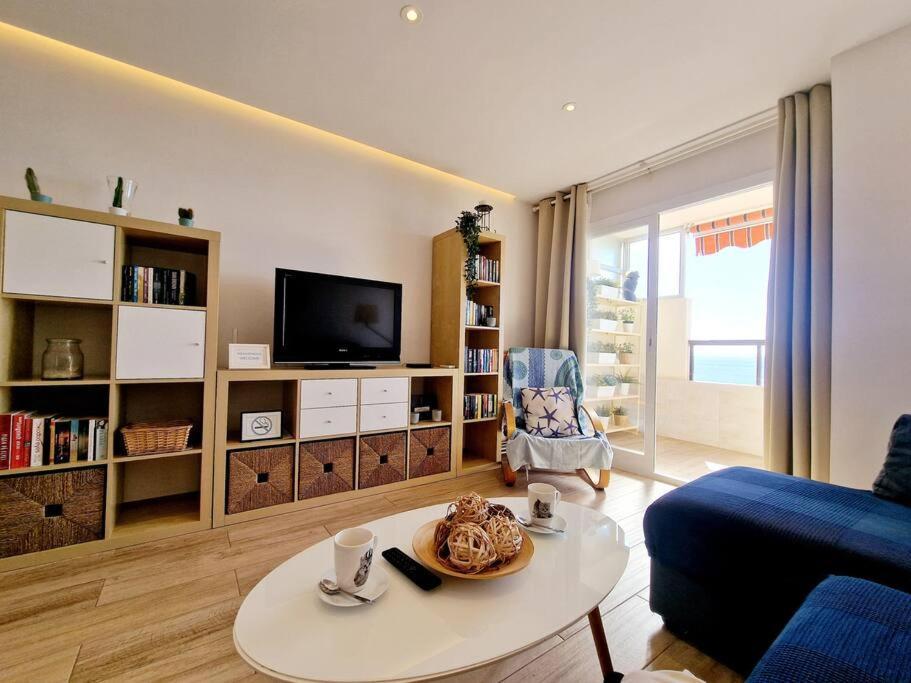 Beachfront Dream: Prime Location With Sea Views * Fuengirola