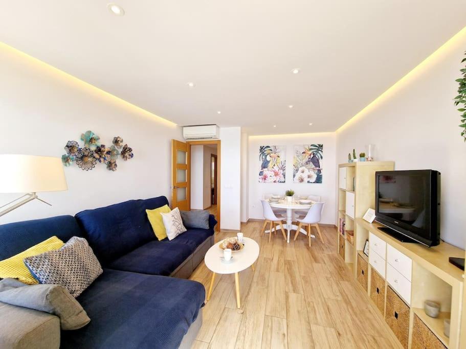 Beachfront Dream: Prime Location With Sea Views Fuengirola
