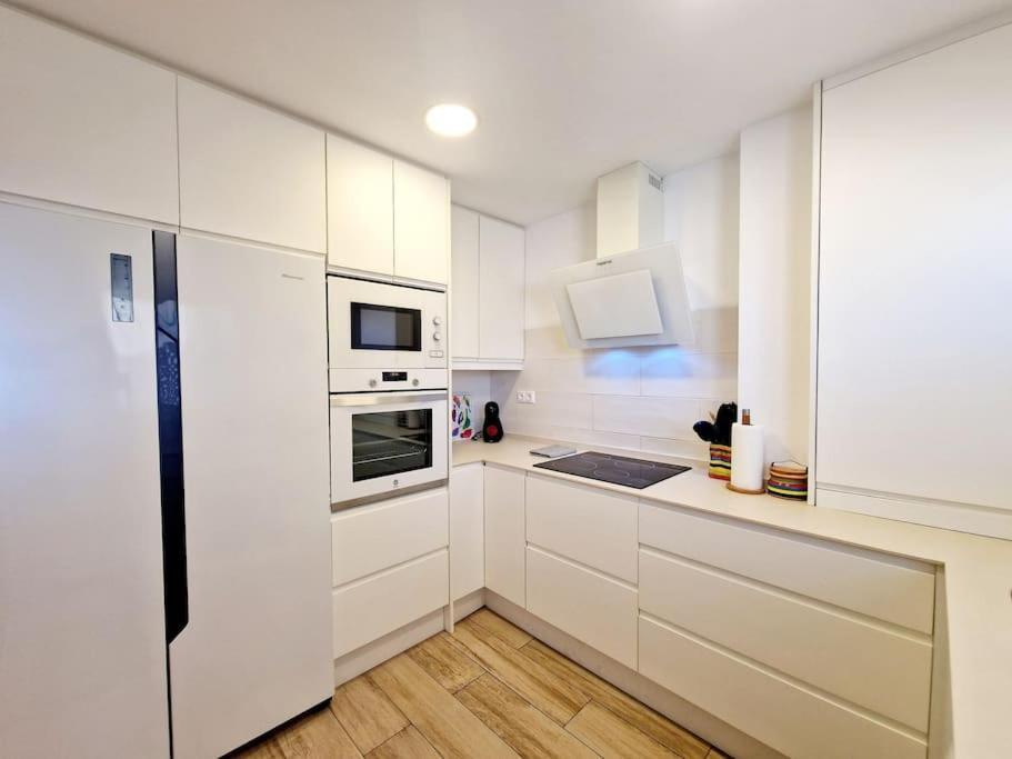Apartment Beachfront Dream: Prime Location With Sea Views