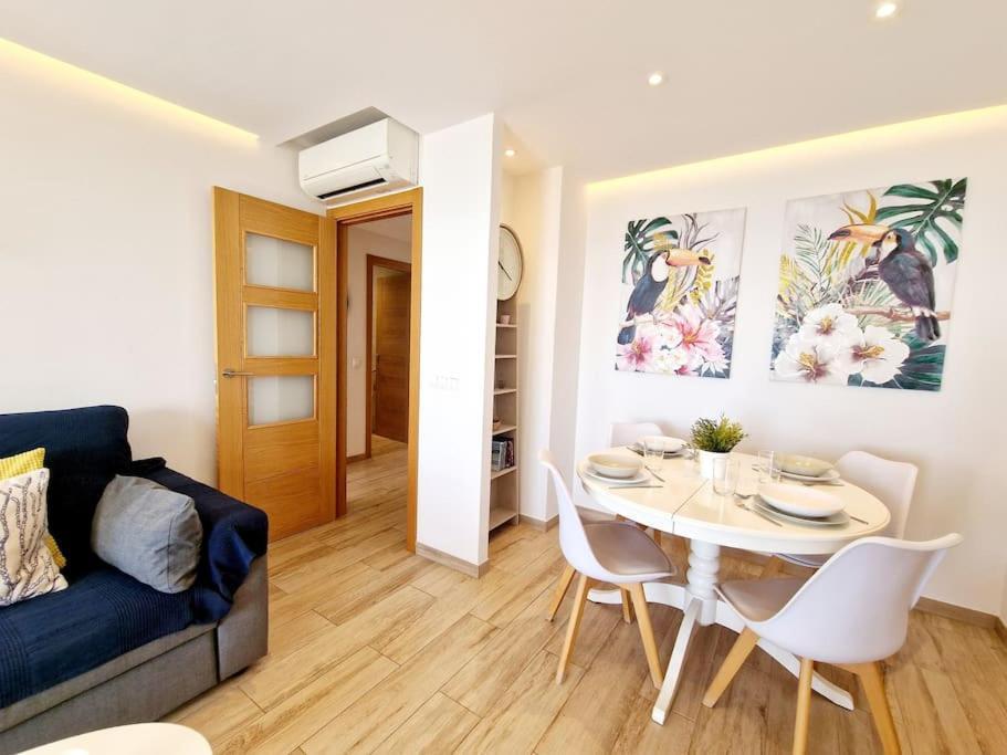 Beachfront Dream: Prime Location With Sea Views Apartment *